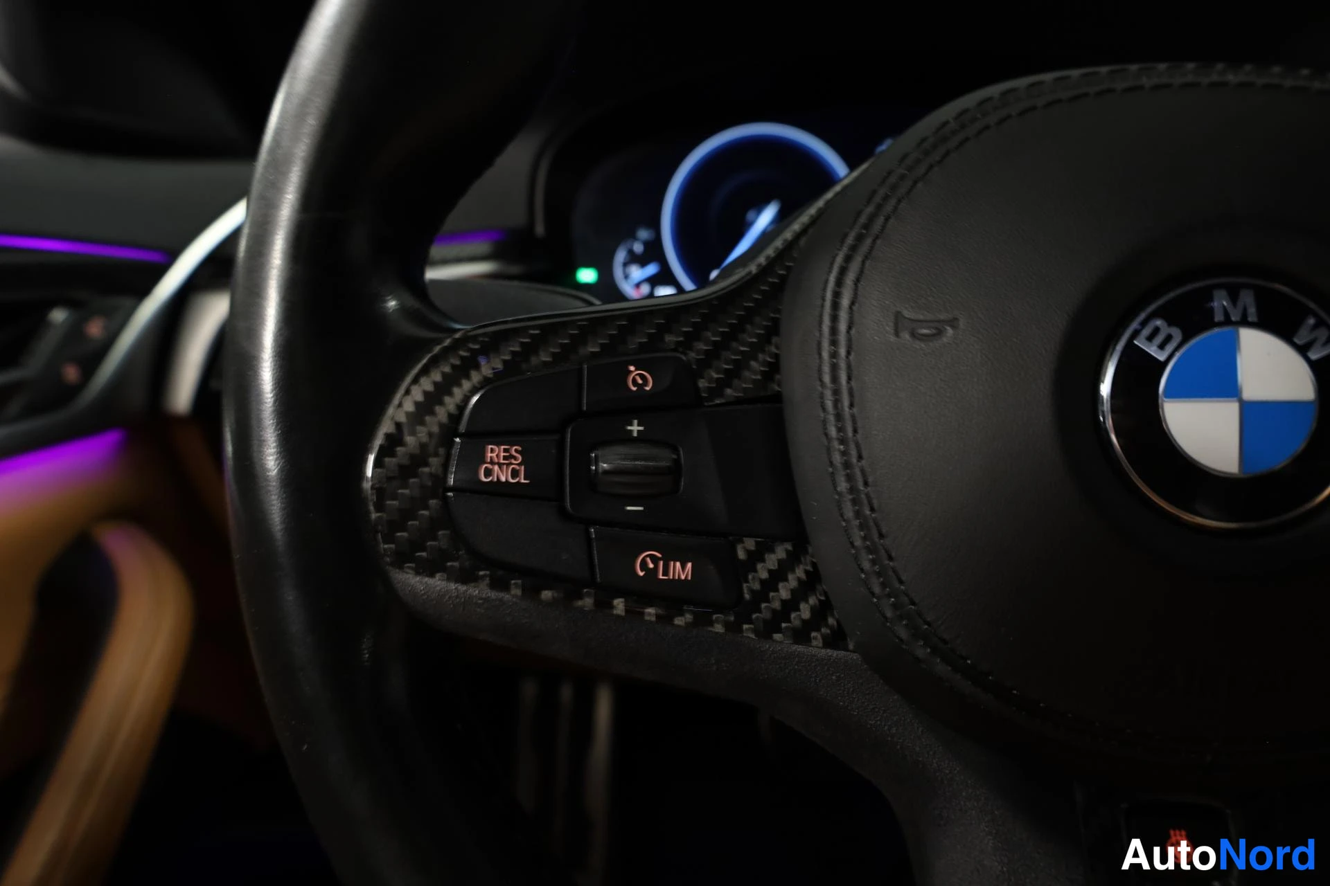 Musta BMW 530e 2019, yksityiskohta, kuva 28
