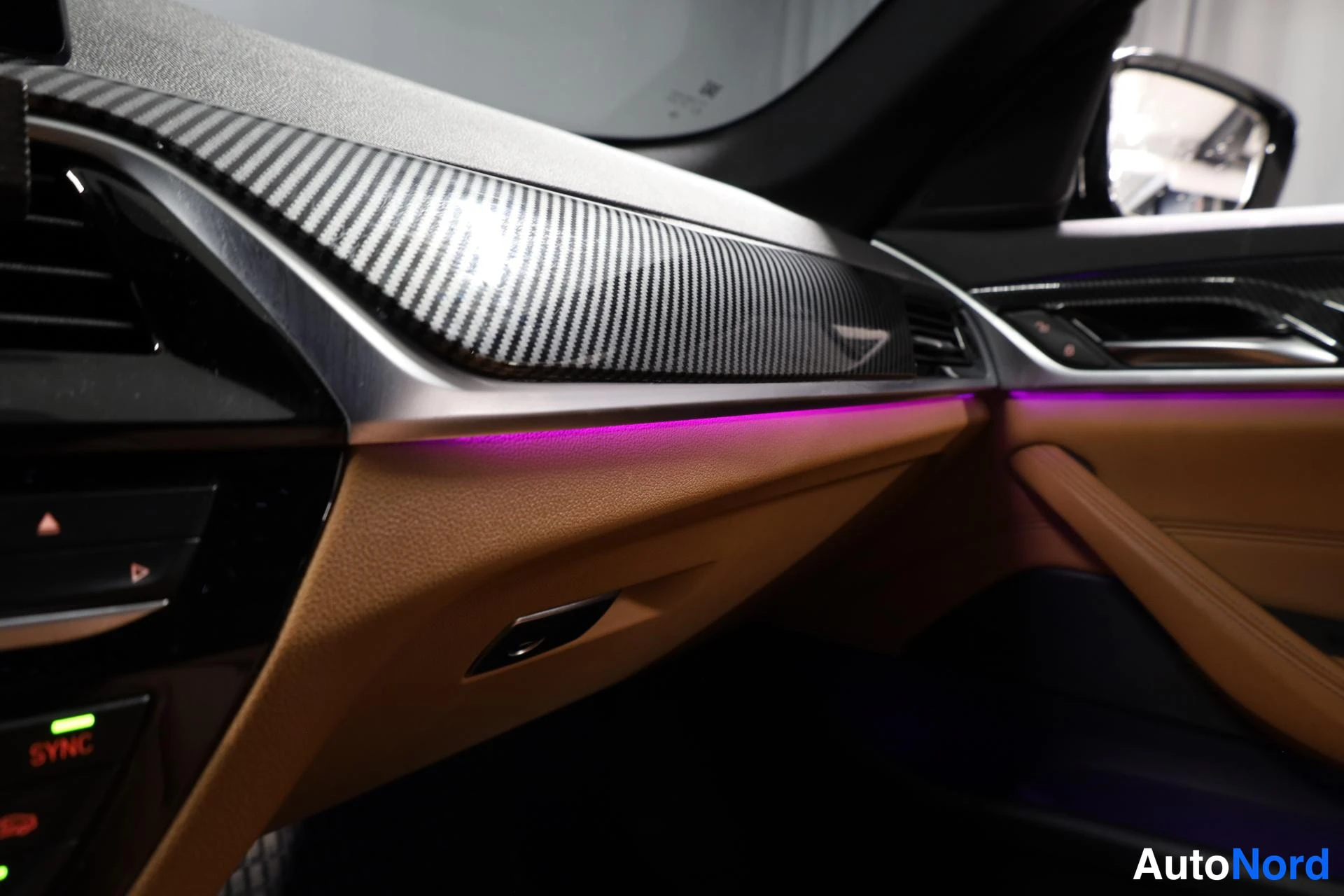 Musta BMW 530e 2019, yksityiskohta, kuva 25