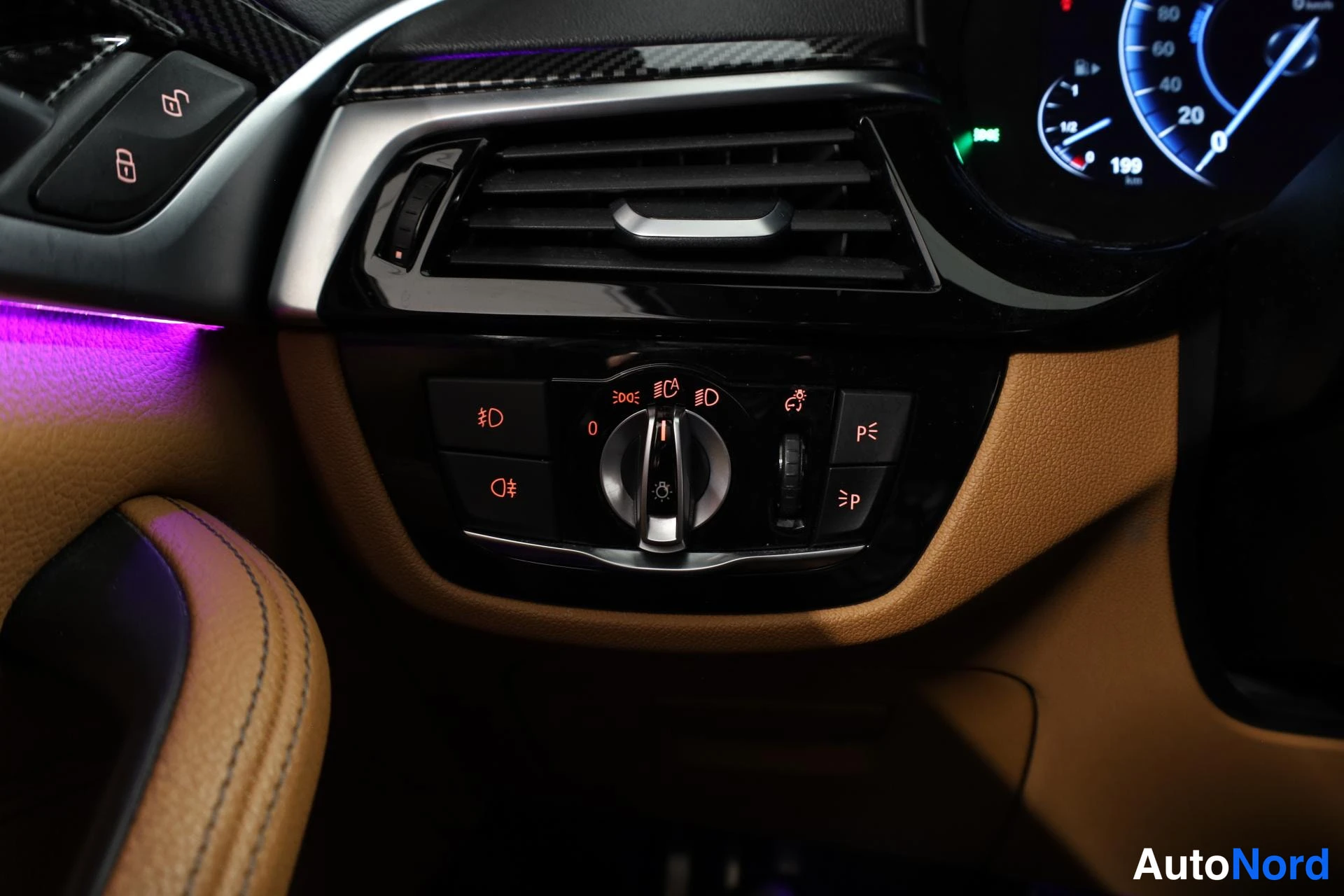 Musta BMW 530e 2019, yksityiskohta, kuva 26