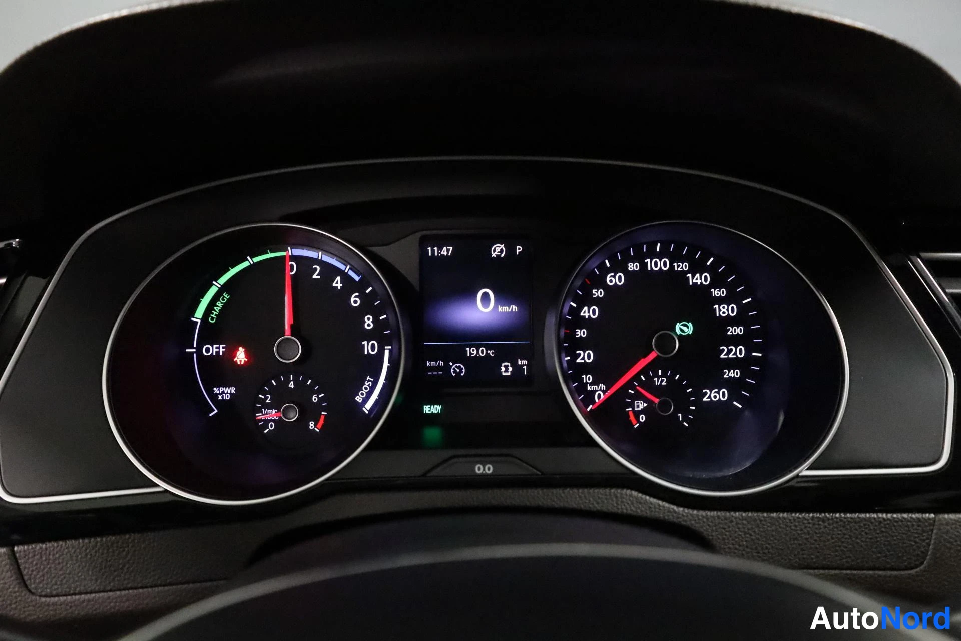 Valkoinen Volkswagen Passat 2017, yksityiskohta, kuva 20