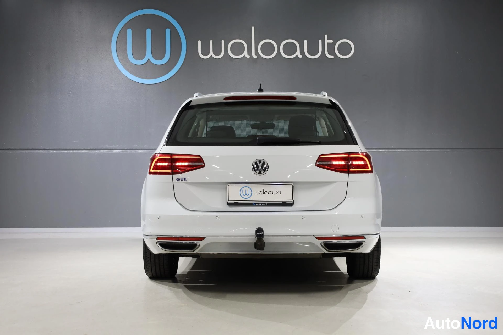Valkoinen Volkswagen Passat 2017, takaa, kuva 8