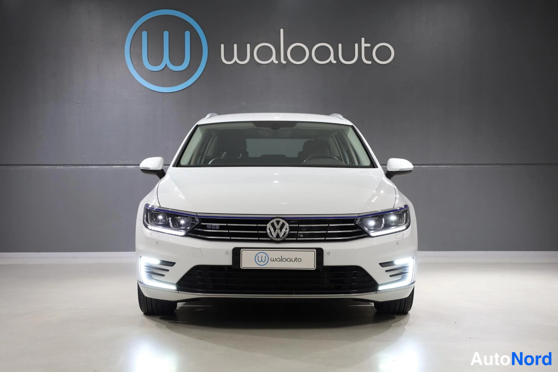 Valkoinen Volkswagen Passat 2017, edestä, kuva 5