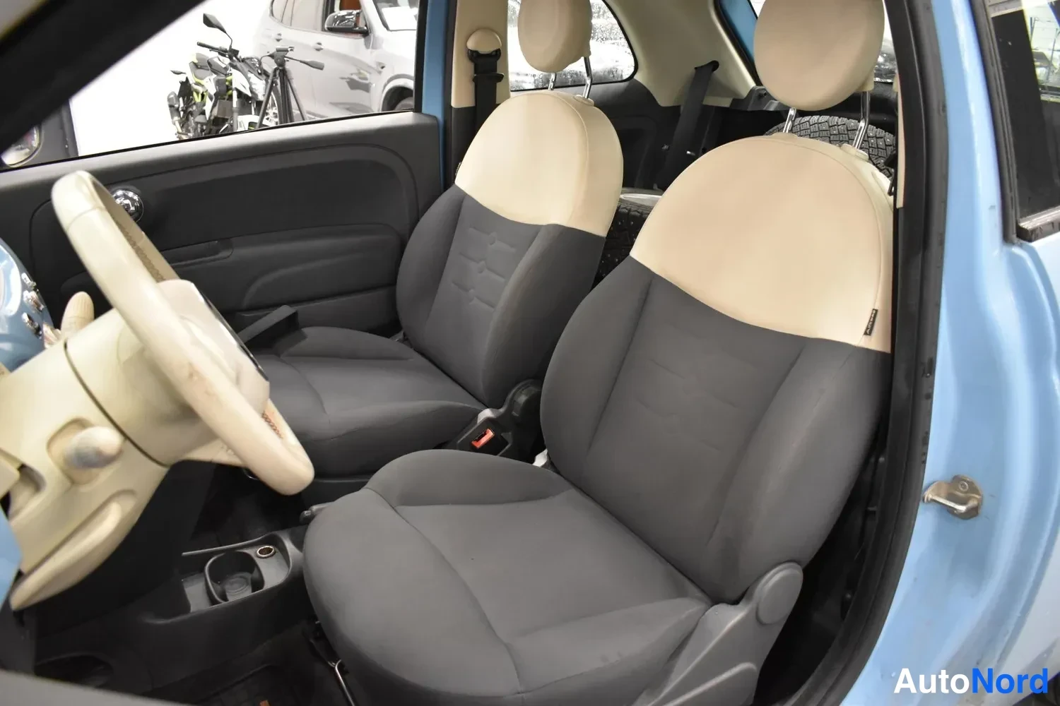 Sininen Fiat 500 2014, etuistuimet, kuva 5