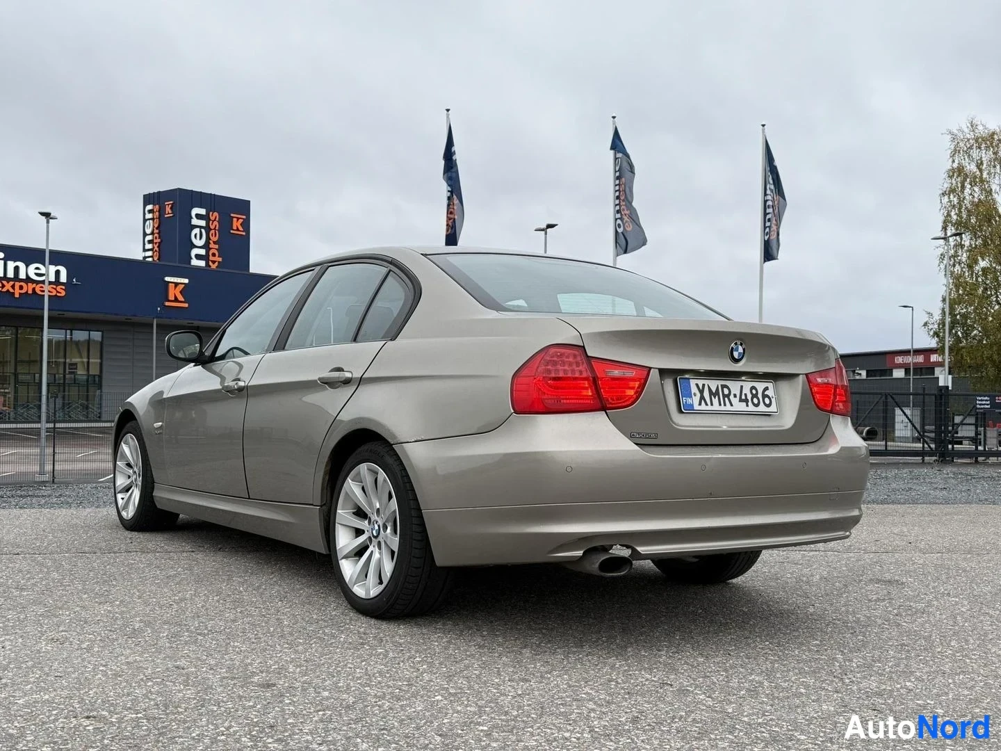 Beige BMW 320d xDrive 2011, rear three-quarter, photo 3