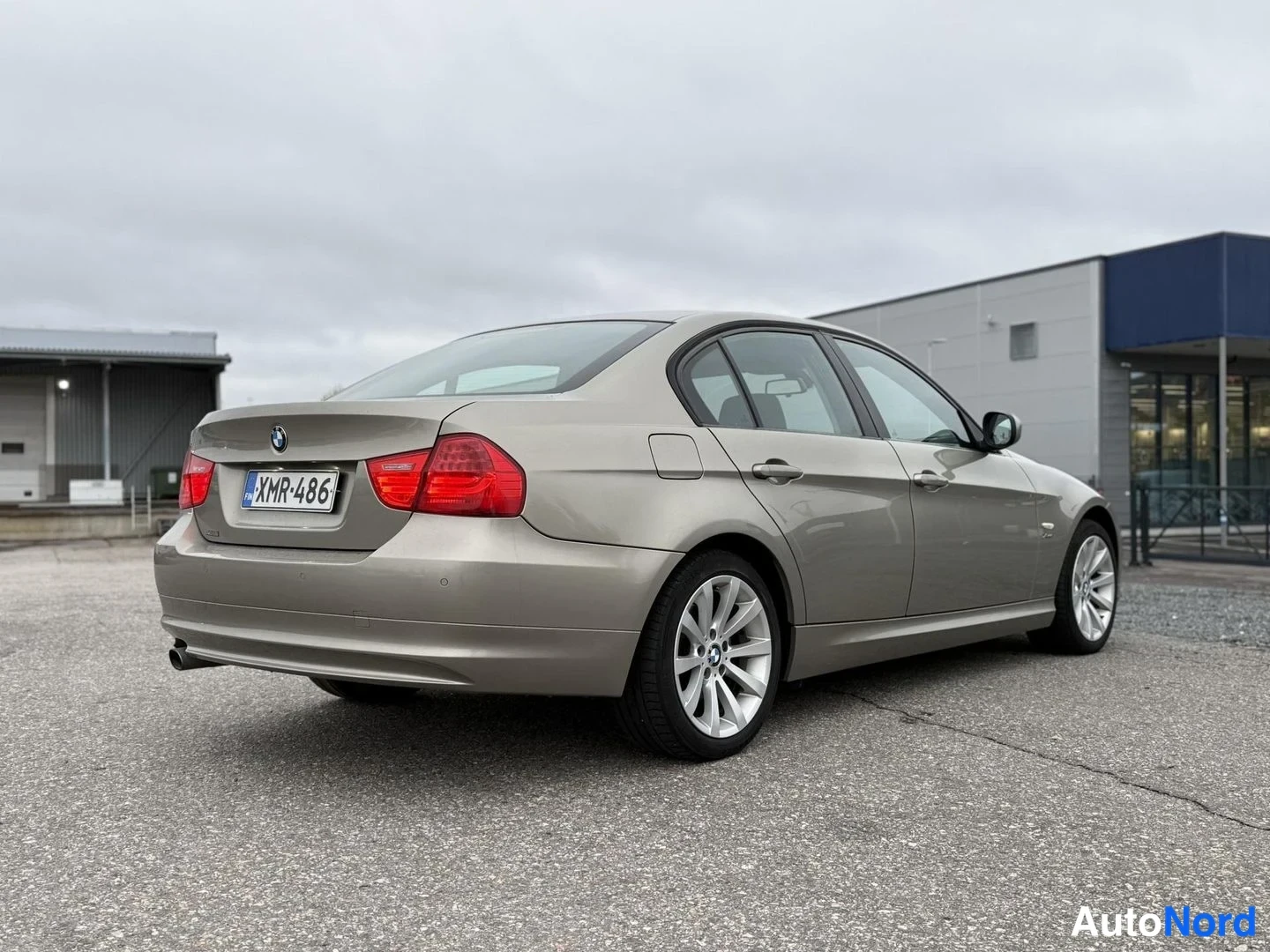 Beige BMW 320d xDrive 2011, rear three-quarter, photo 4