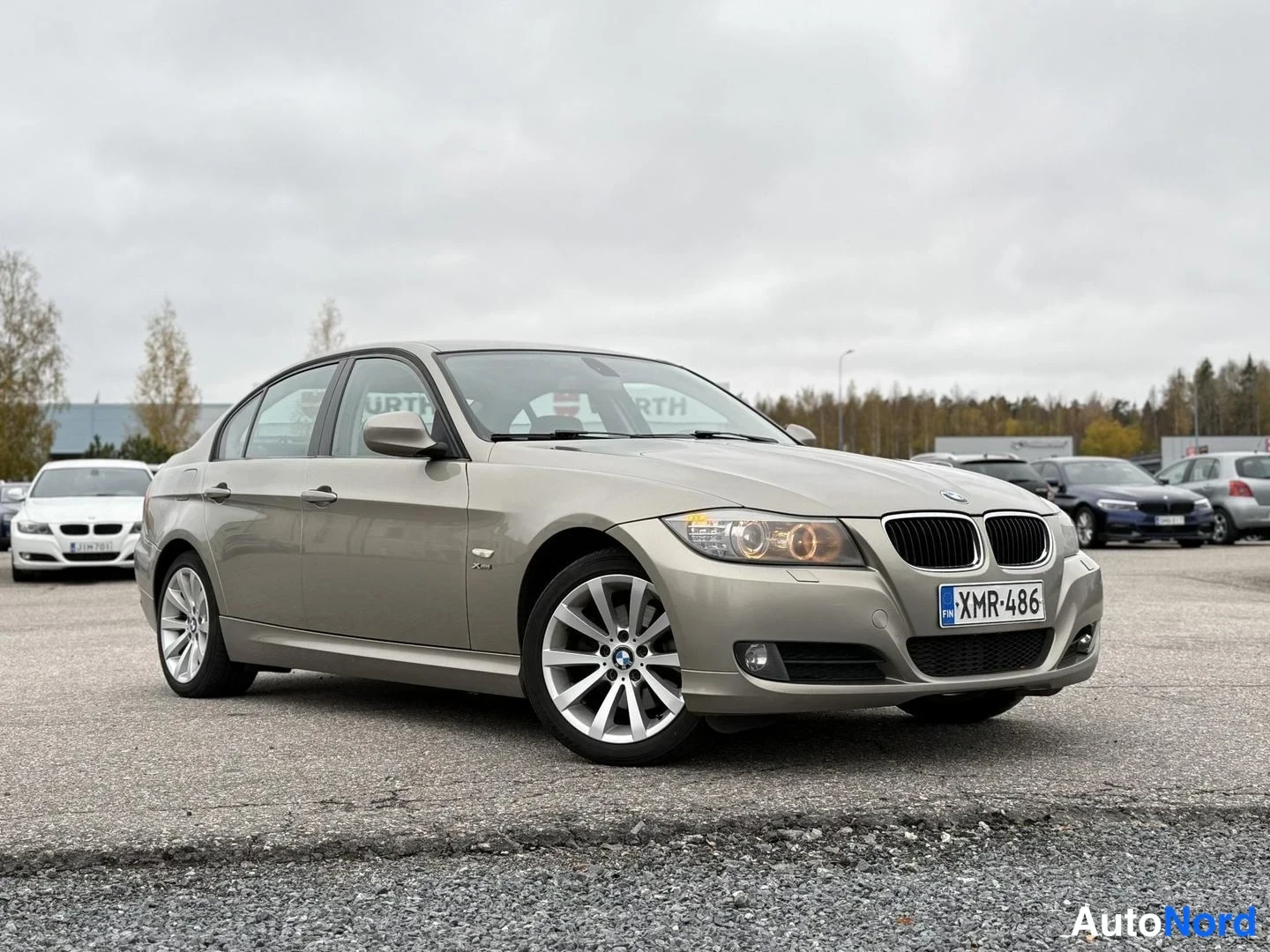 Beige BMW 320d xDrive 2011, front three-quarter, nose to the right, photo 2