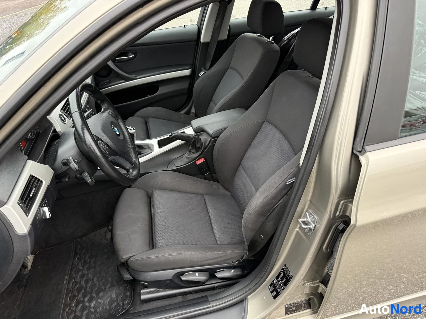 Beige BMW 320d xDrive 2011, front seats, photo 7