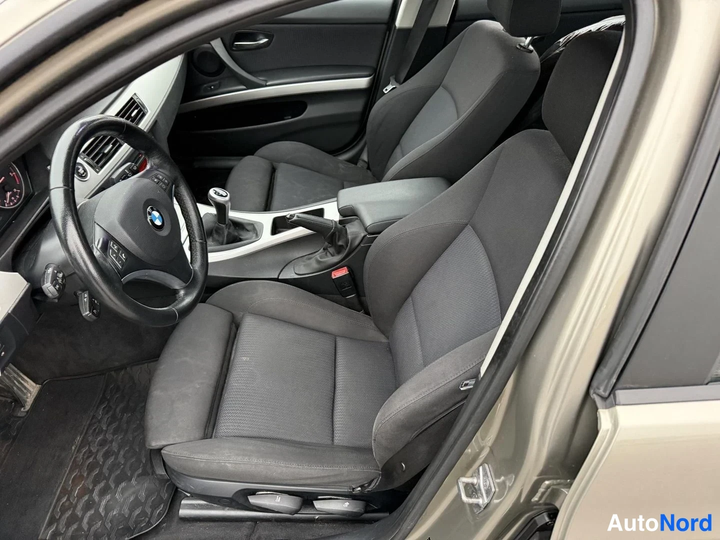 Beige BMW 320d xDrive 2011, front seats, photo 8