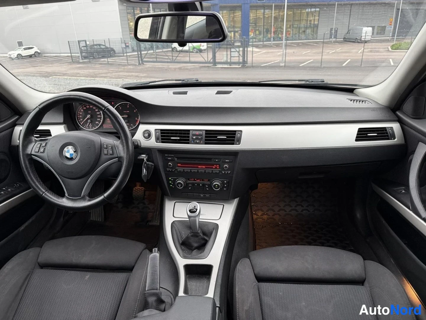 Beige BMW 320d xDrive 2011, cockpit, photo 5