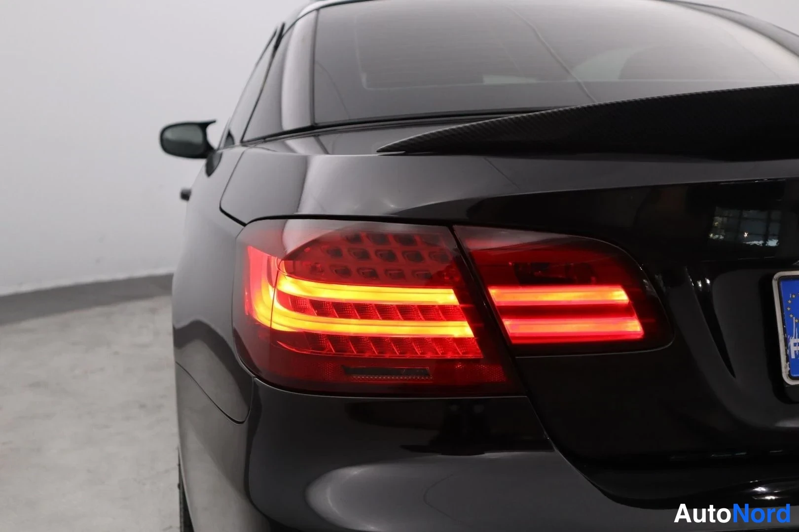 Musta BMW 320d 2011, yksityiskohta, kuva 24