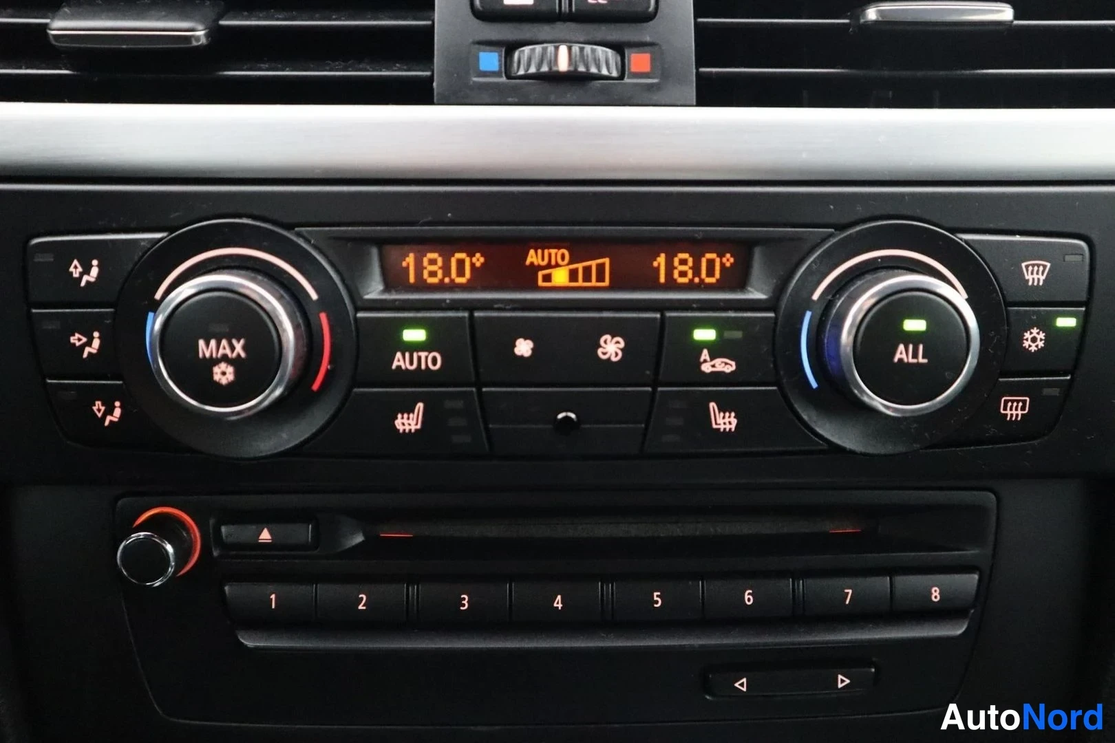Musta BMW 320d 2011, yksityiskohta, kuva 33