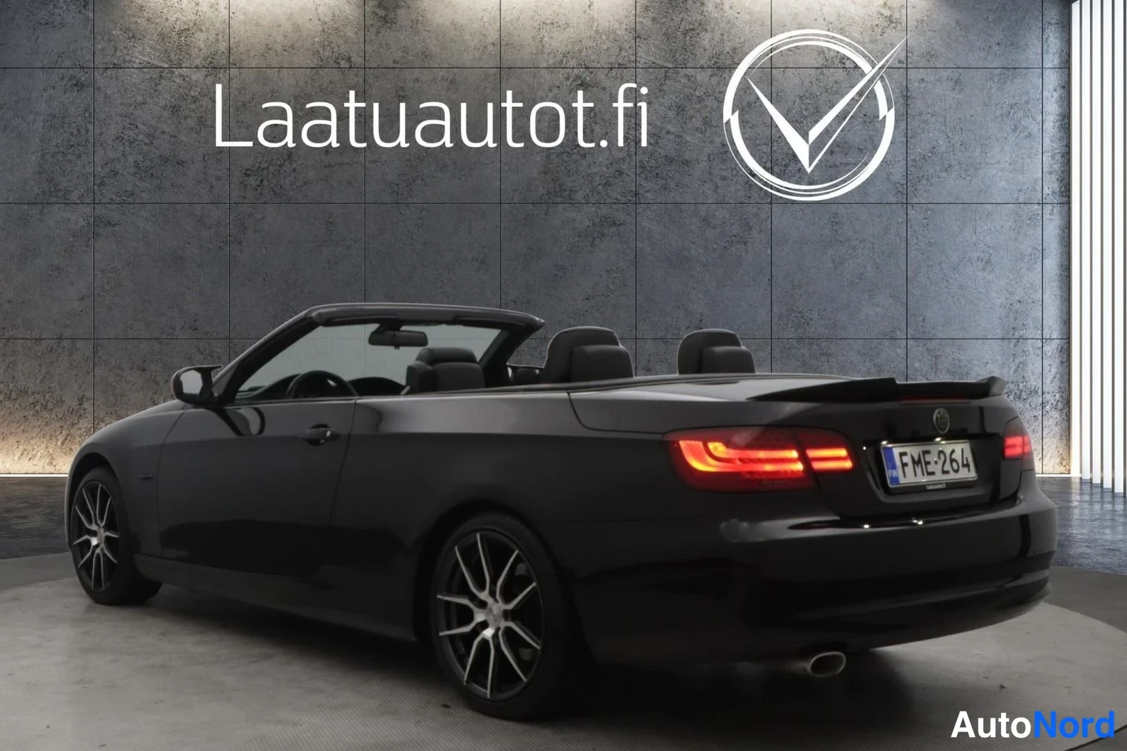 Musta BMW 320d 2011, takaviisto, kuva 9