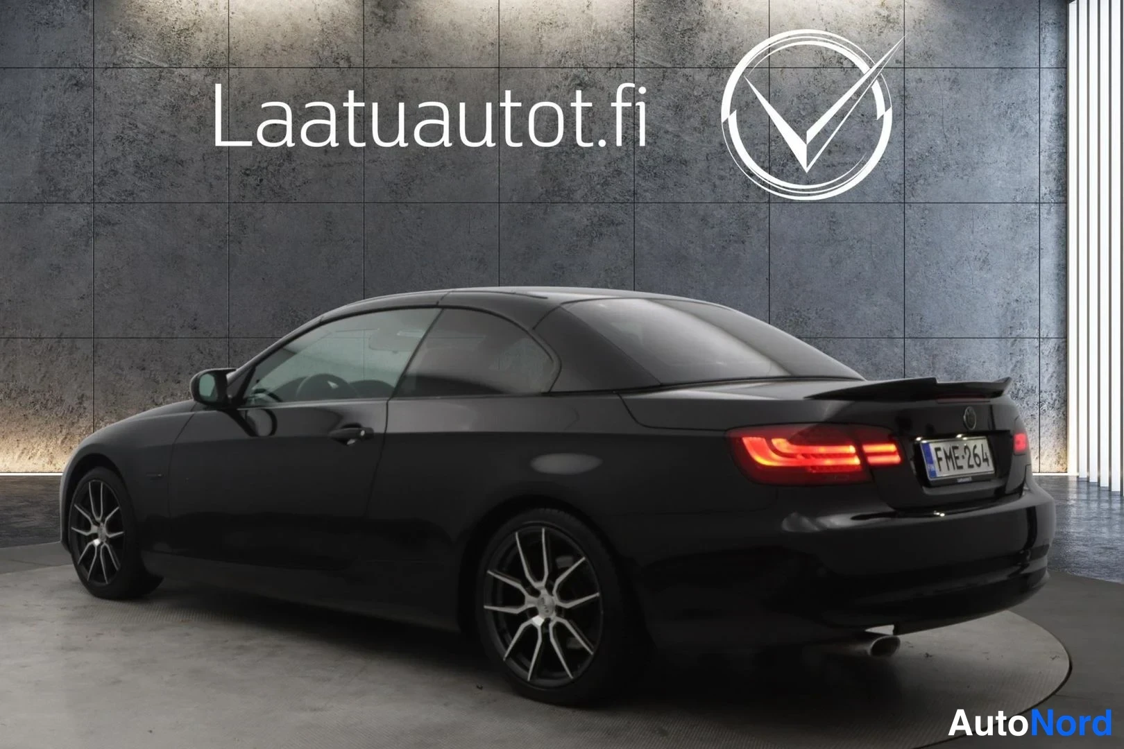 Musta BMW 320d 2011, takaviisto, kuva 10