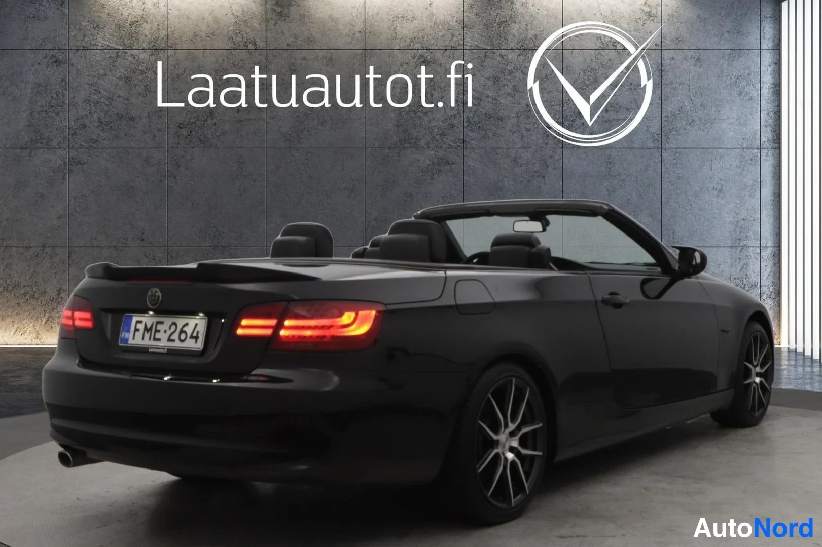 Musta BMW 320d 2011, takaviisto, kuva 11