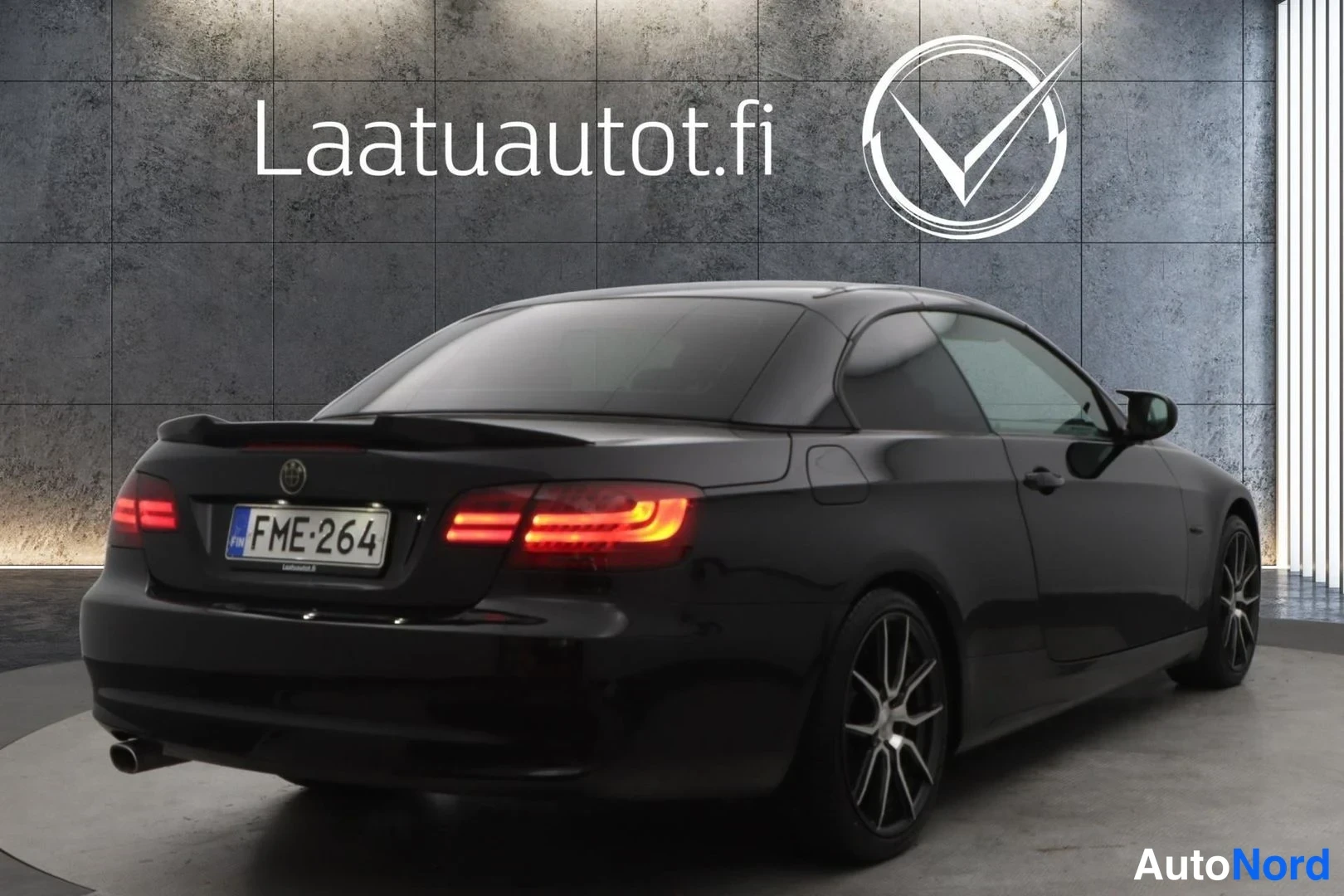 Musta BMW 320d 2011, takaviisto, kuva 12