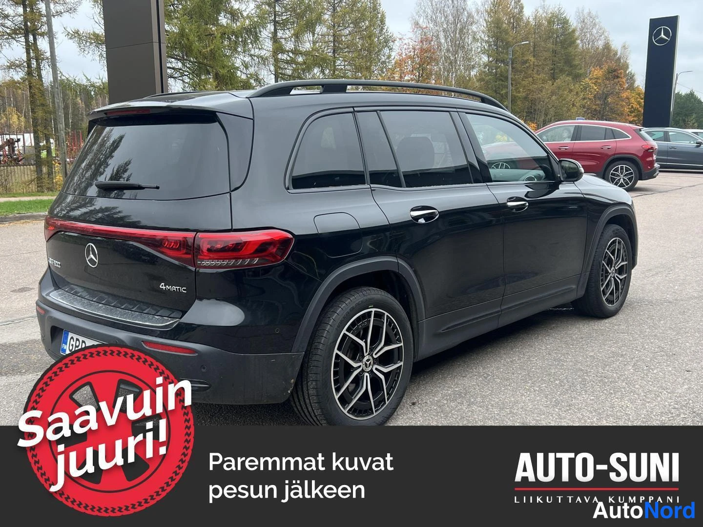 Musta Mercedes-Benz EQB 2024, takaviisto, kuva 3