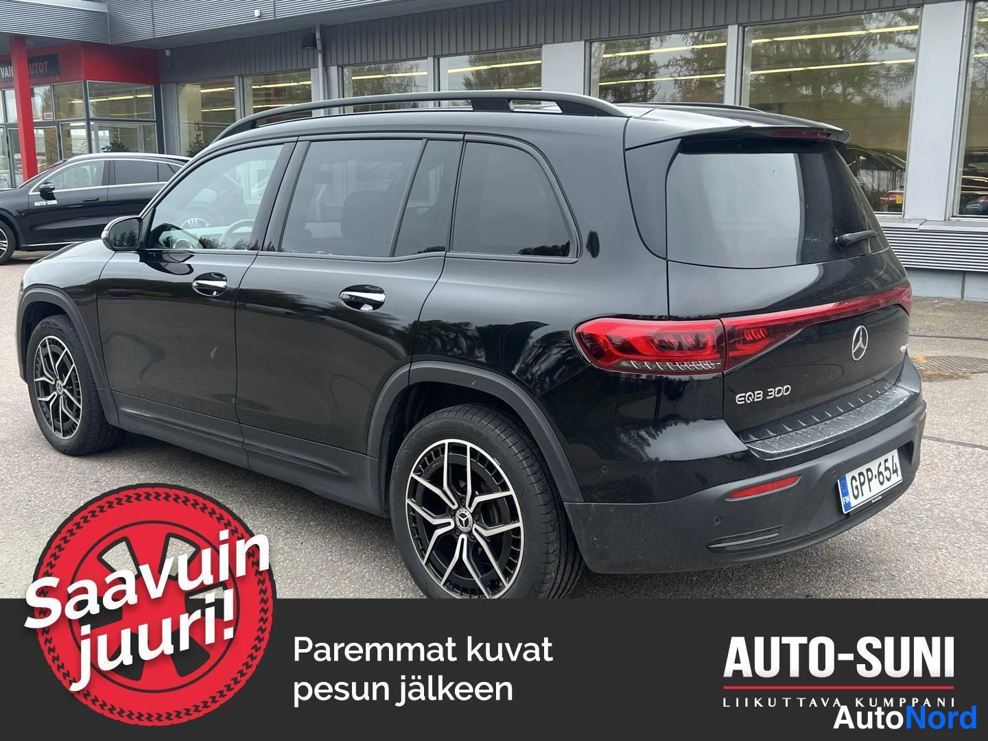 Musta Mercedes-Benz EQB 2024, takaviisto, kuva 4