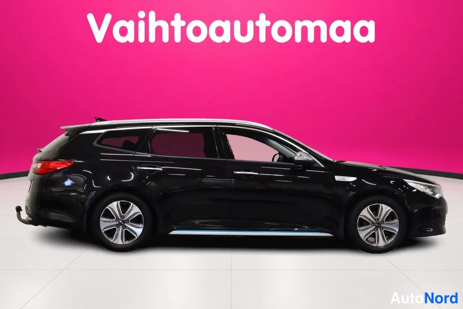 Musta Kia Optima 2018, etuviisto, keula oikealle, kuva 2