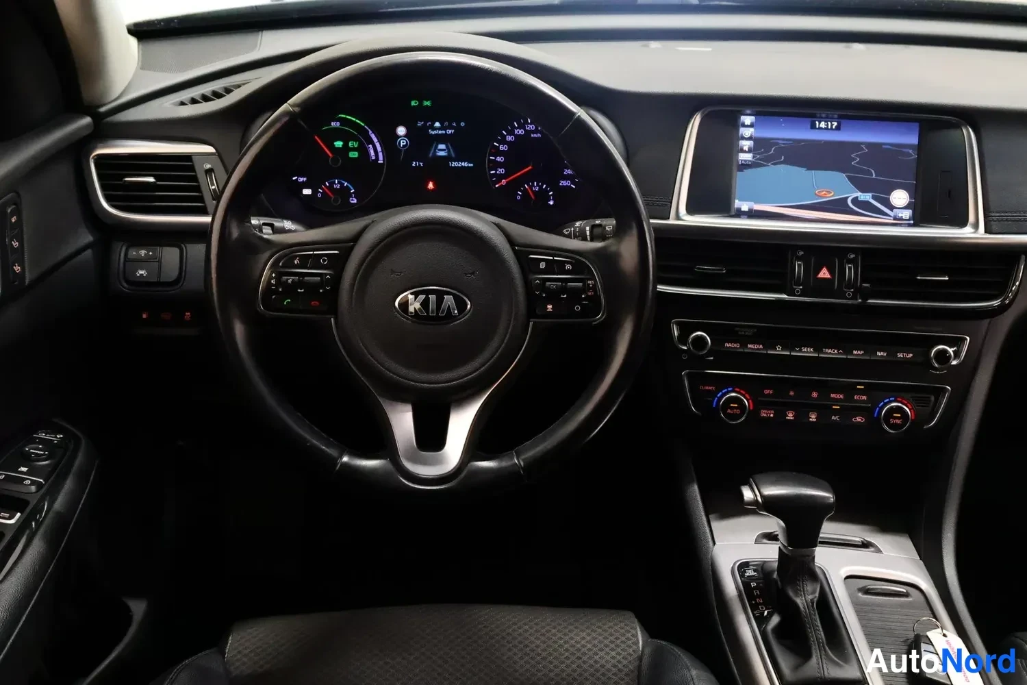 Musta Kia Optima 2018, ohjaamo, kuva 9