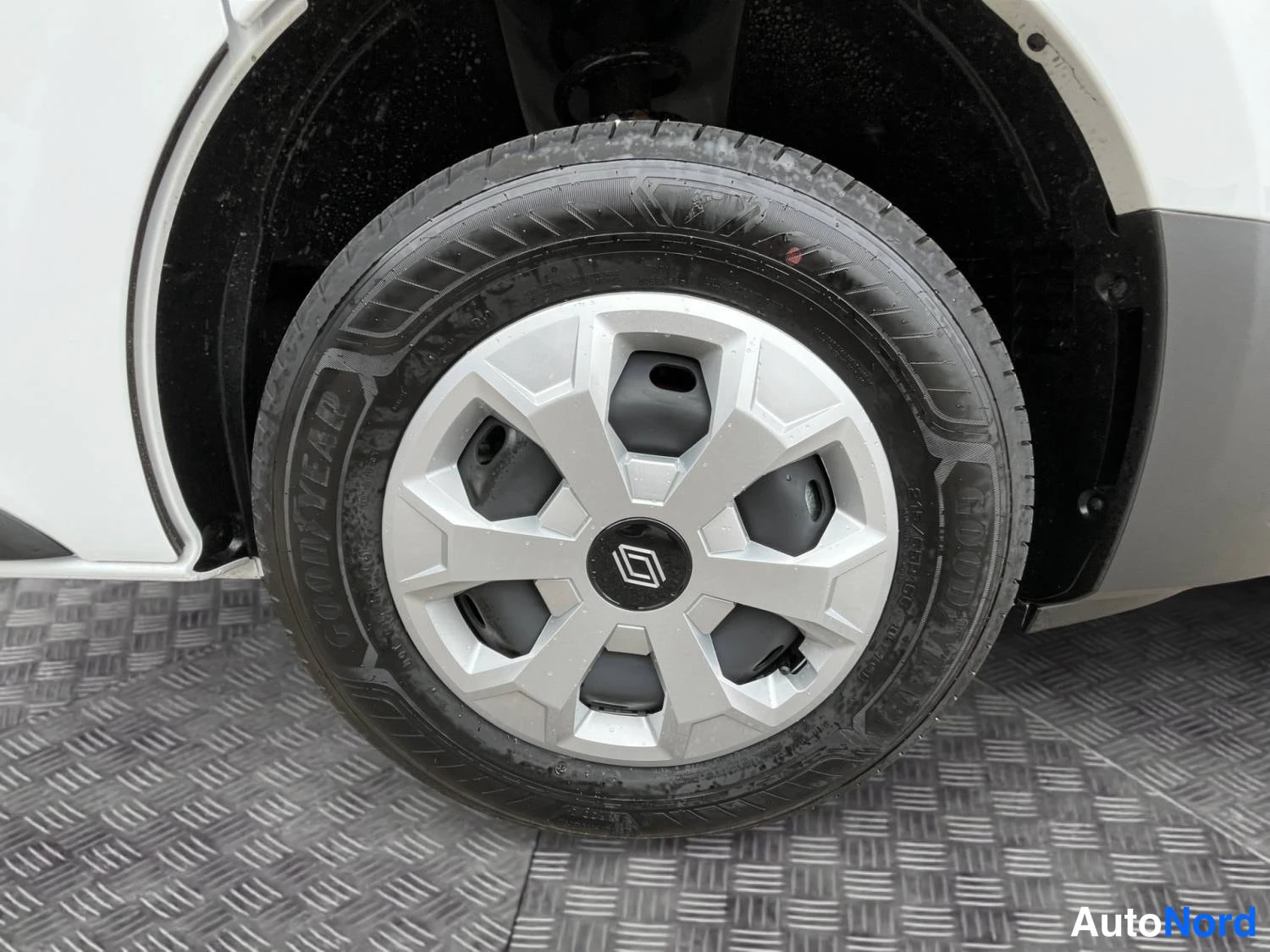 Valkoinen Renault Trafic 2026, yksityiskohta, kuva 14