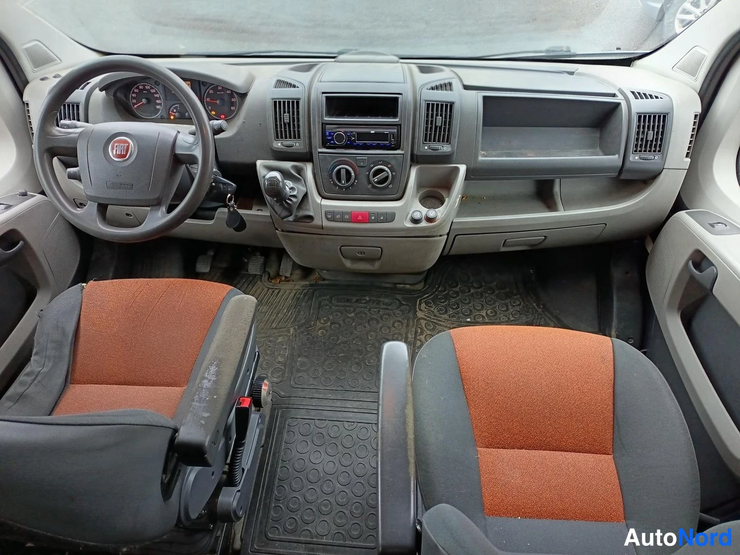 Harmaa Fiat Ducato 2008, ohjaamo, kuva 3