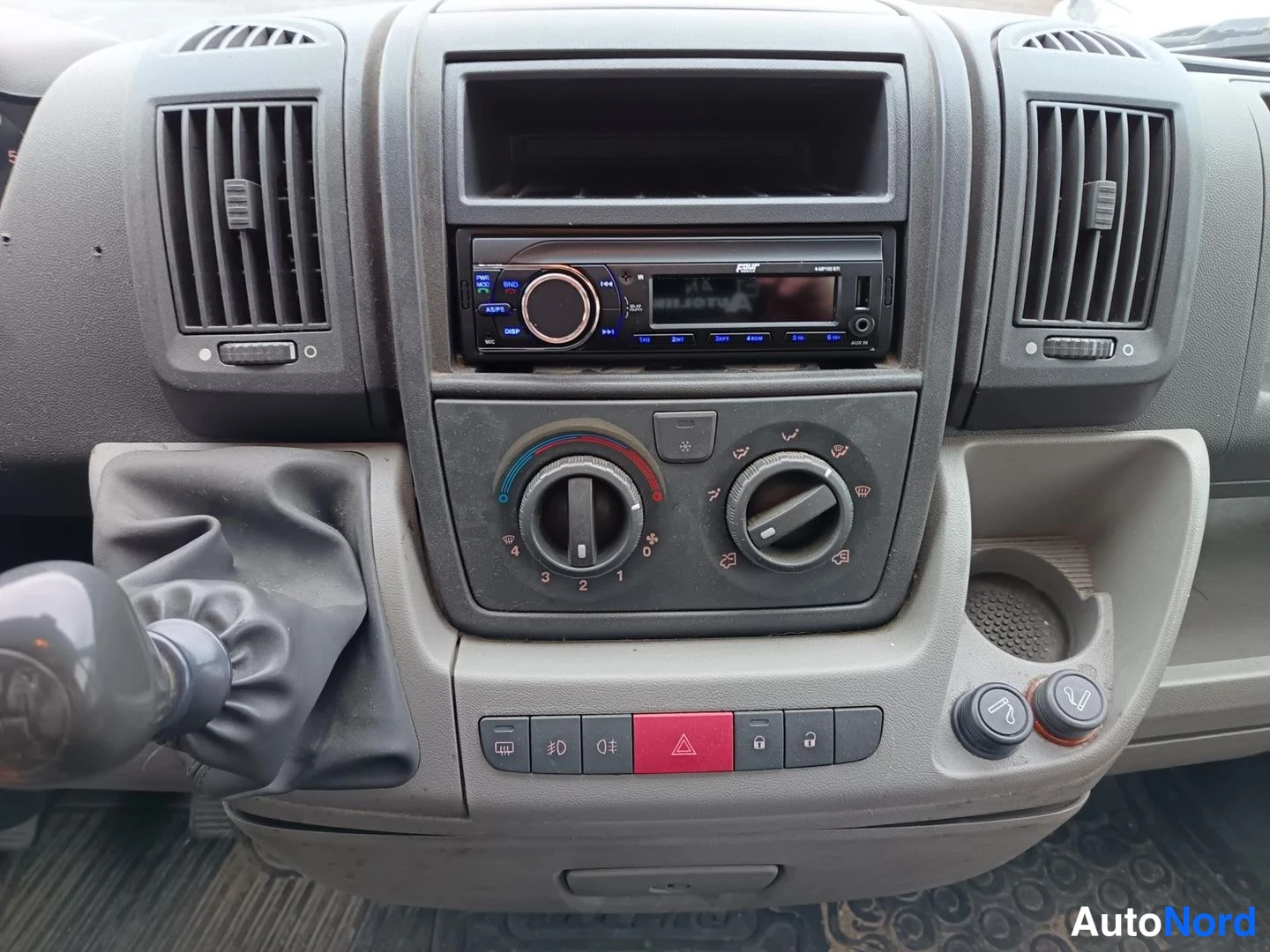 Harmaa Fiat Ducato 2008, ohjaamo, kuva 4