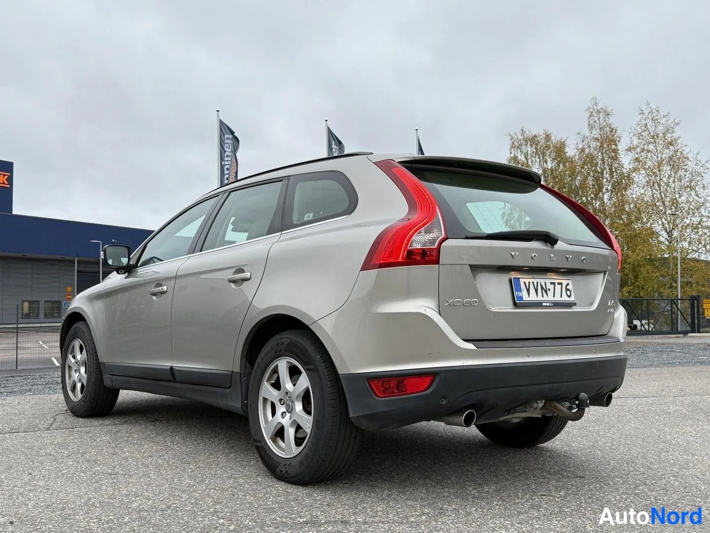 Beige Volvo XC60 2011, takaviisto, kuva 3