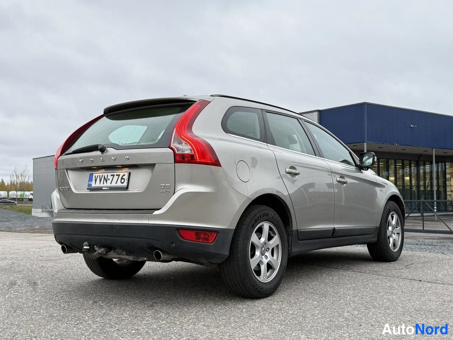 Beige Volvo XC60 2011, takaviisto, kuva 4