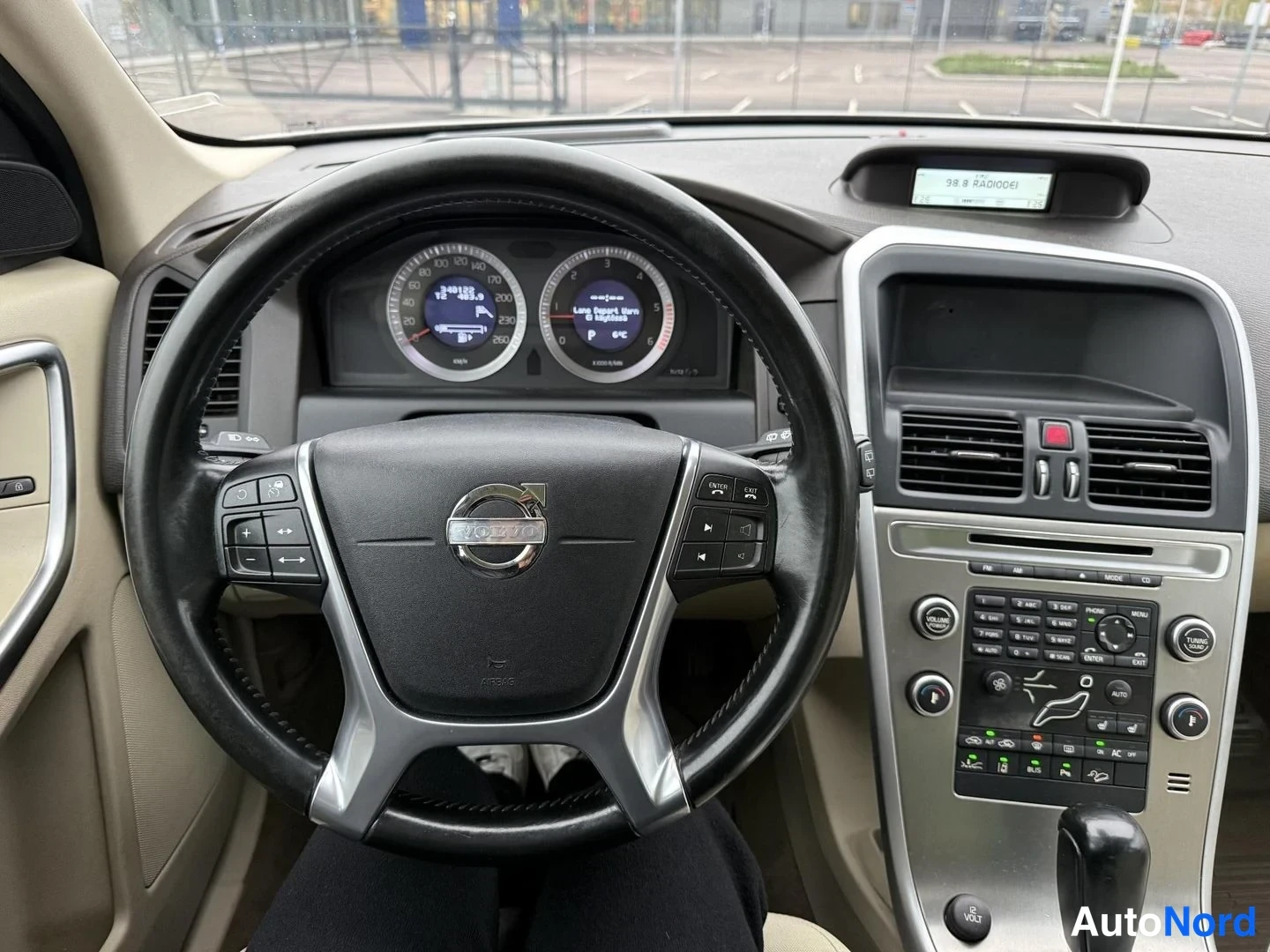Beige Volvo XC60 2011, ohjaamo, kuva 7