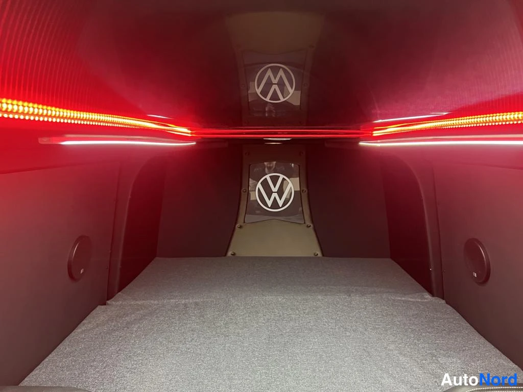 Musta Volkswagen Crafter 2026, tavaratila, kuva 14
