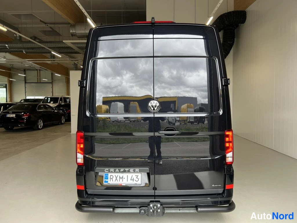Musta Volkswagen Crafter 2026, takaa, kuva 6