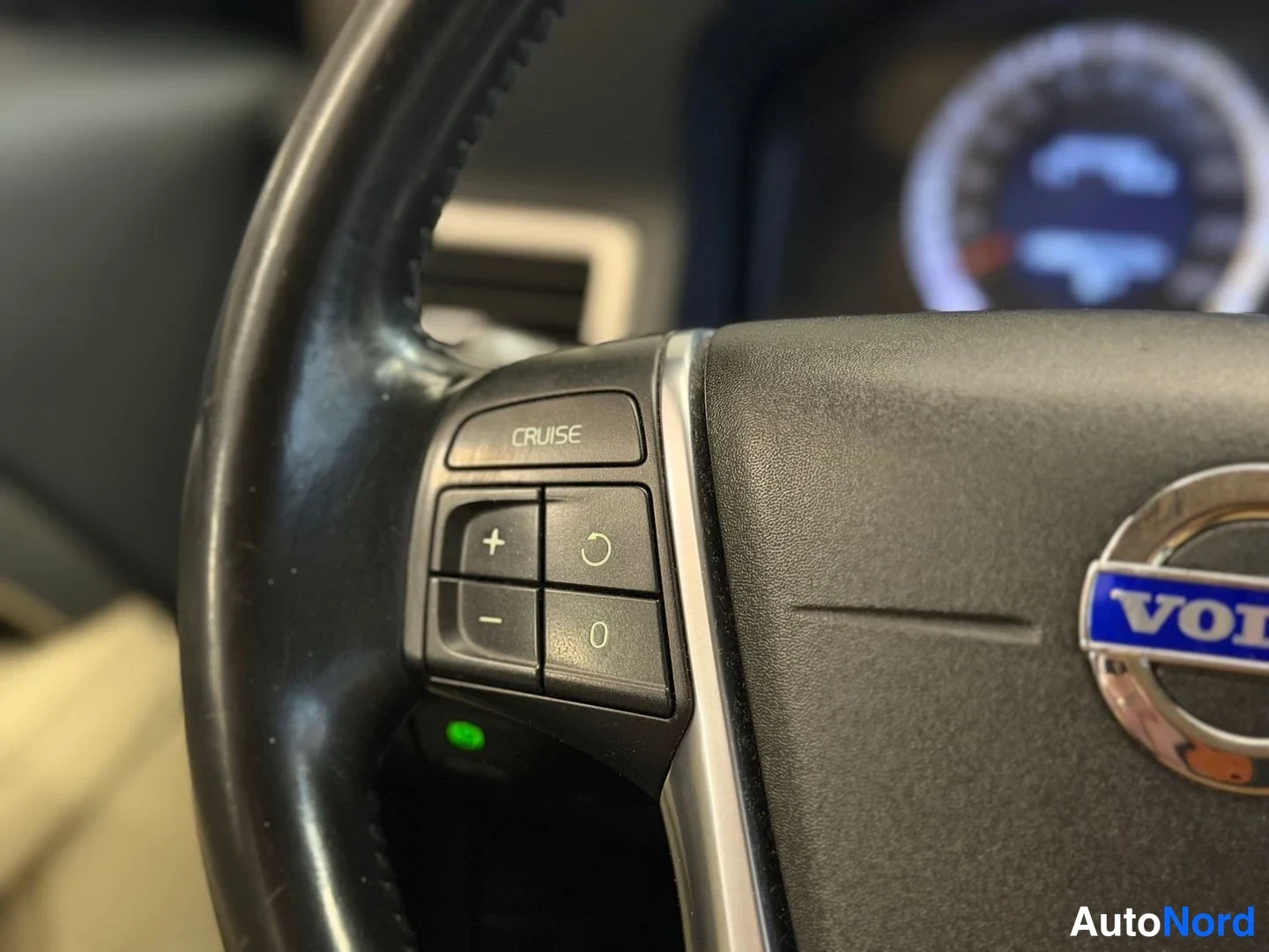 Punainen Volvo S80 2010, yksityiskohta, kuva 18