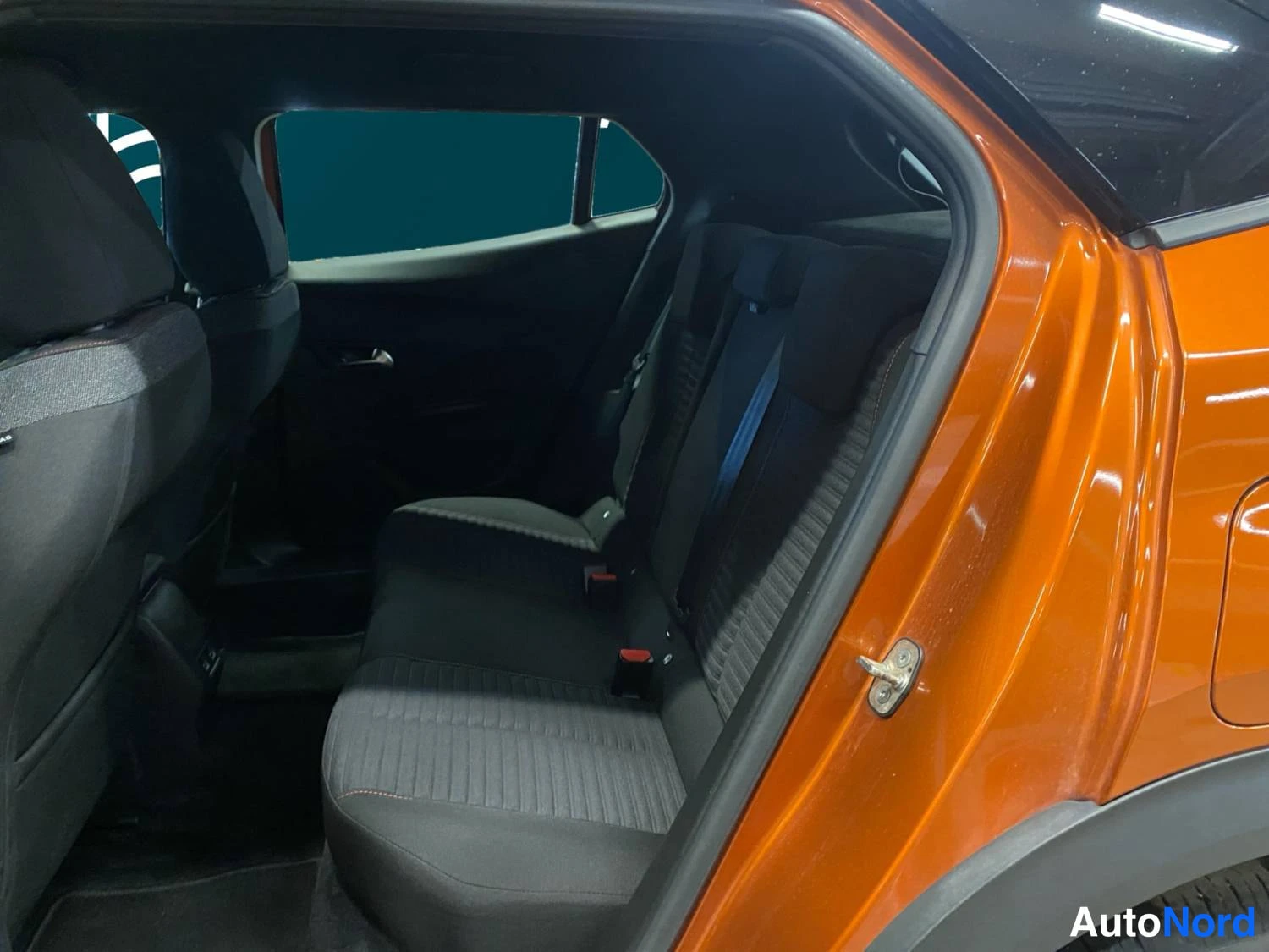 Oranssi Peugeot E-2008 2023, takaistuimet, kuva 13