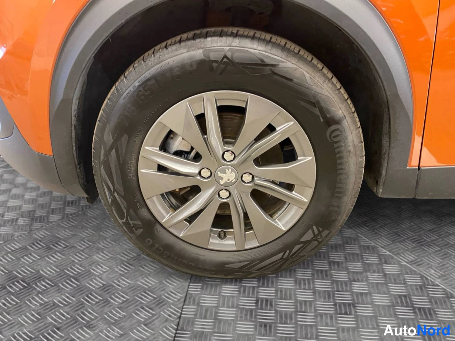 Oranssi Peugeot E-2008 2023, yksityiskohta, kuva 16