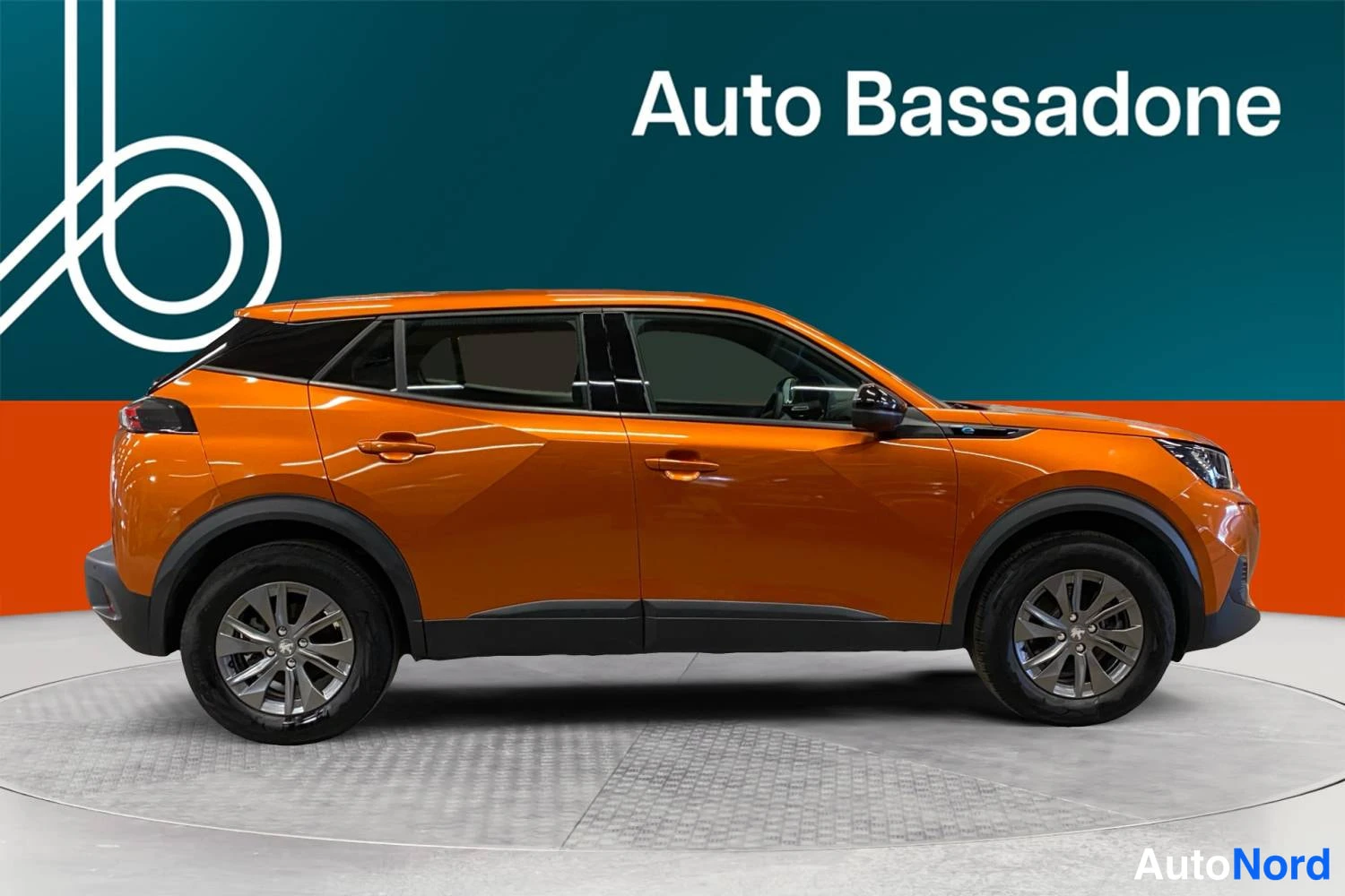Oranssi Peugeot E-2008 2023, sivulta, kuva 5