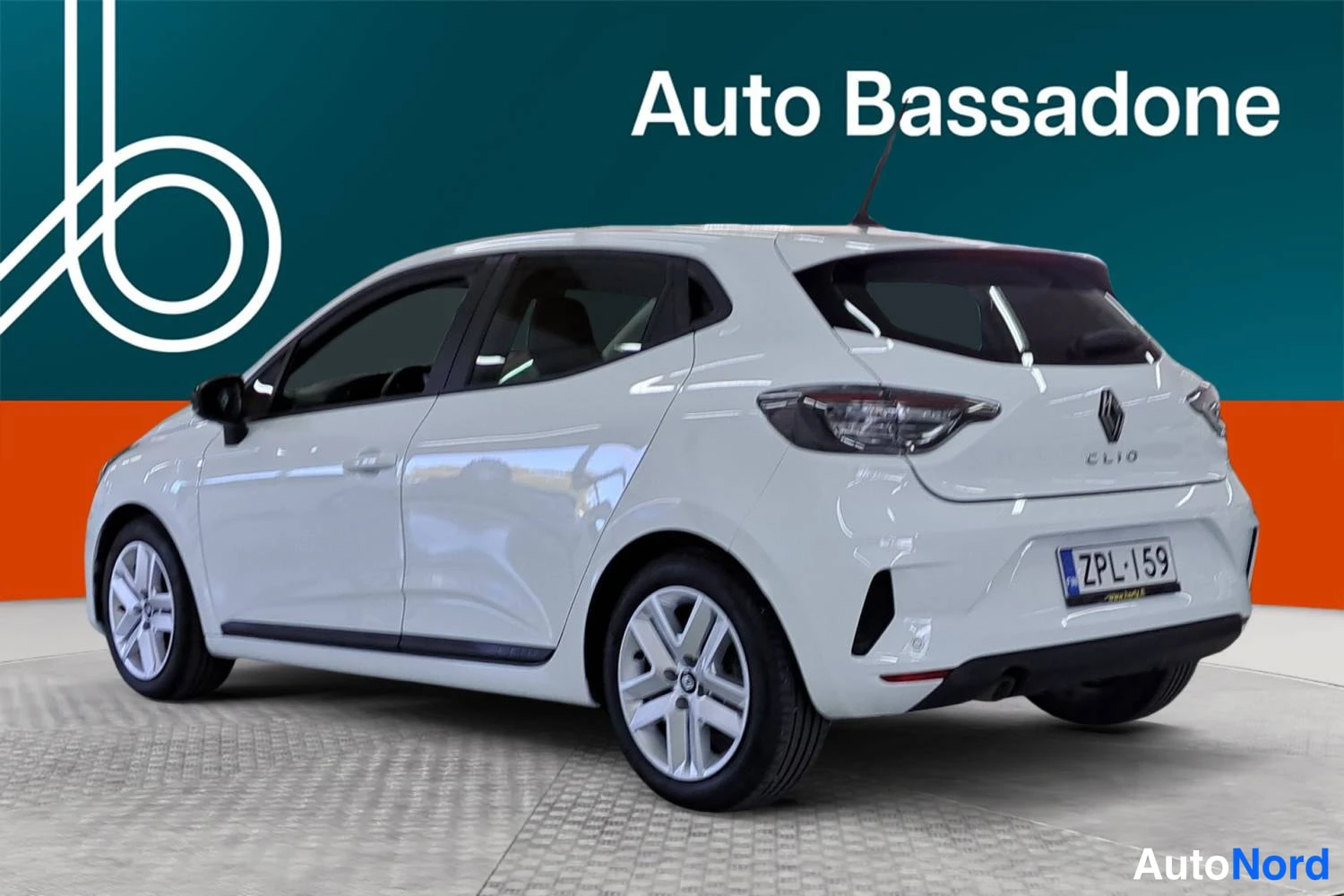 Valkoinen Renault Clio 2025, takaviisto, kuva 6