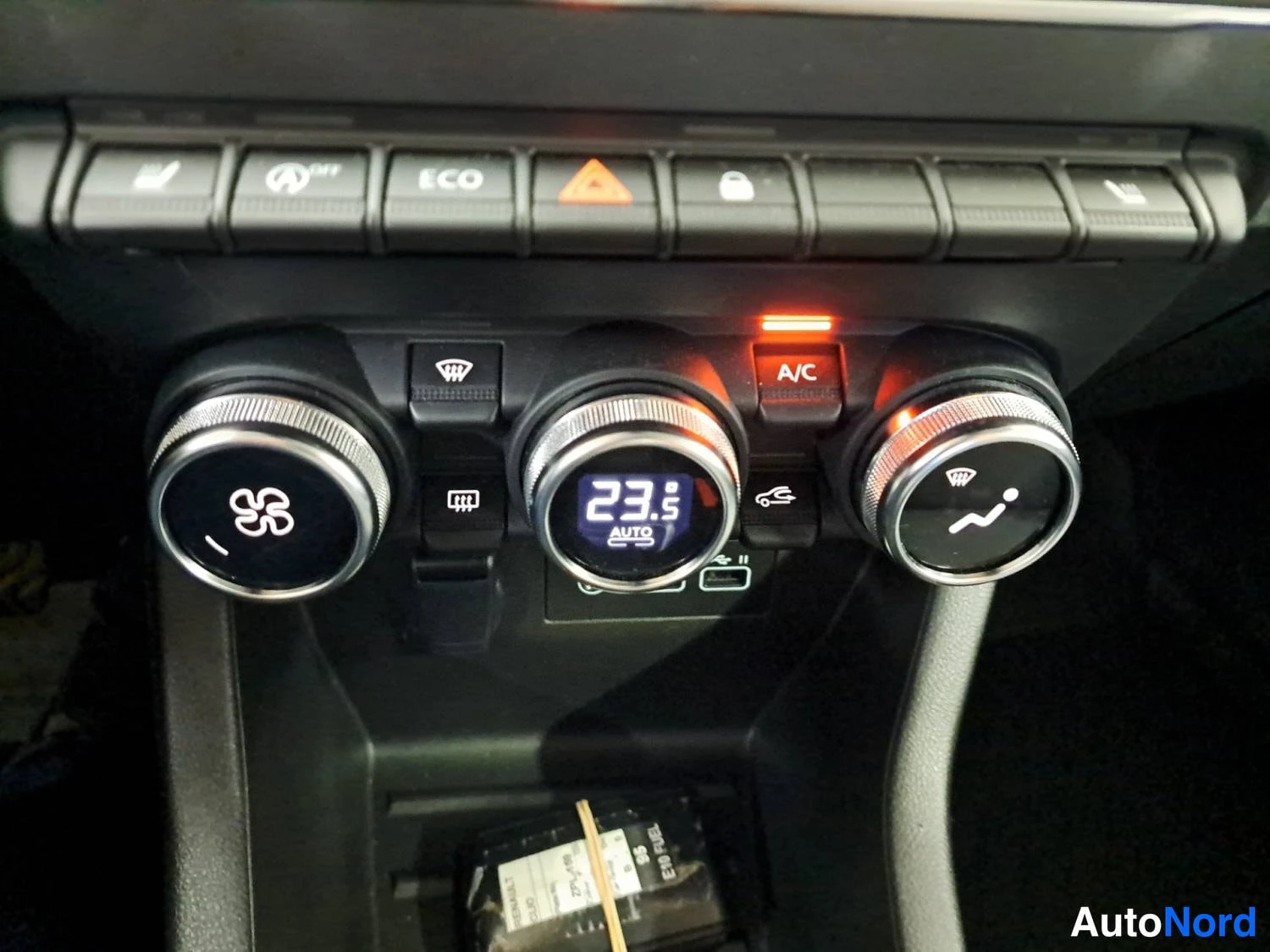 Valkoinen Renault Clio 2025, yksityiskohta, kuva 17