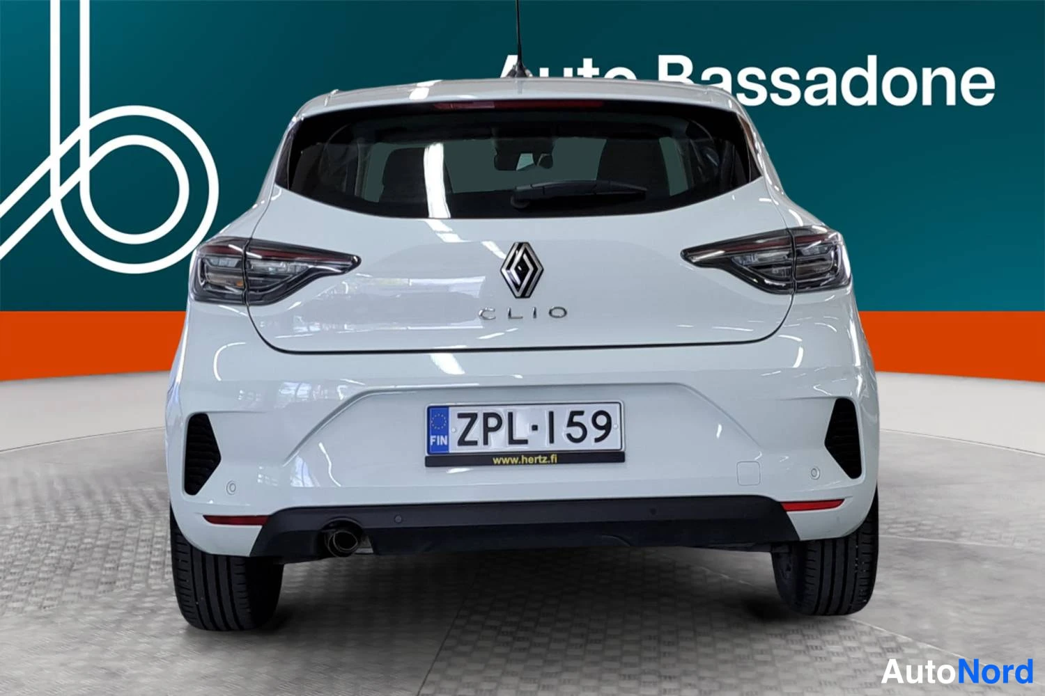 Valkoinen Renault Clio 2025, takaa, kuva 8