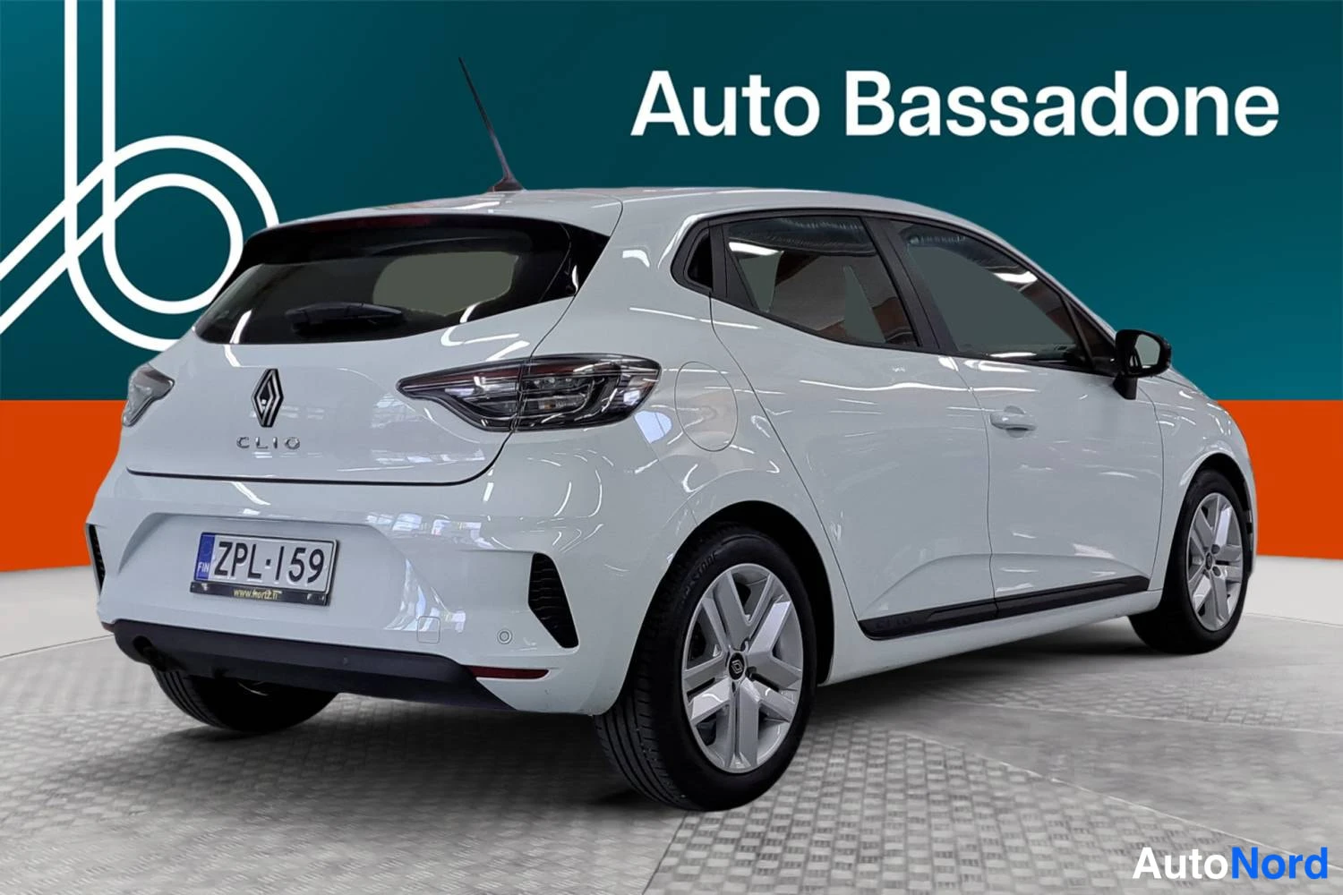 Valkoinen Renault Clio 2025, takaviisto, kuva 7