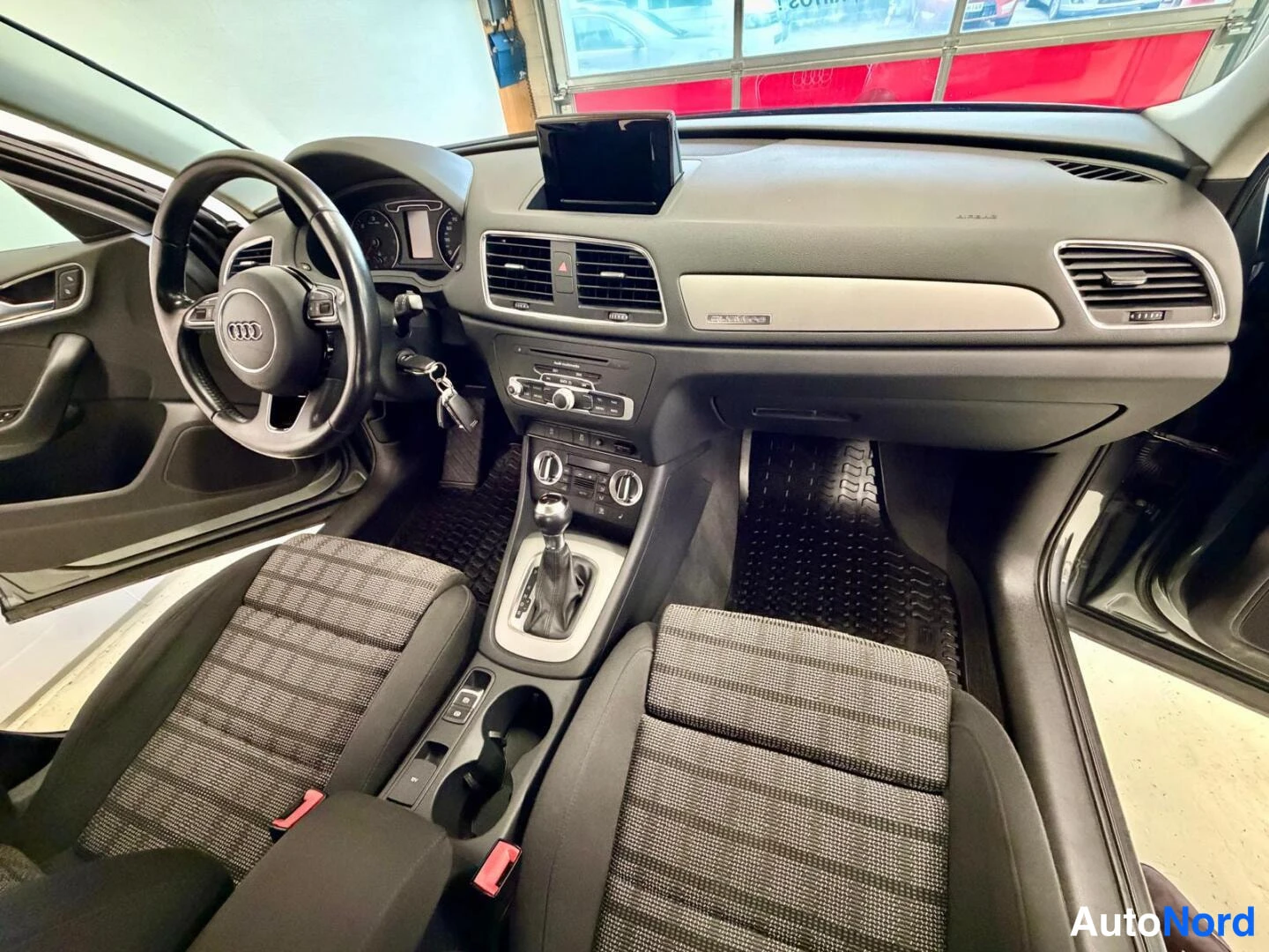 Audi Q3 2014, ohjaamo, kuva 11