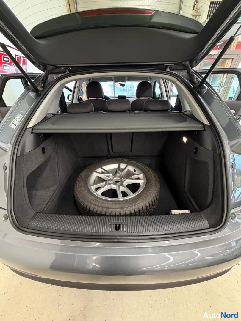 Audi Q3 2014, tavaratila, kuva 15