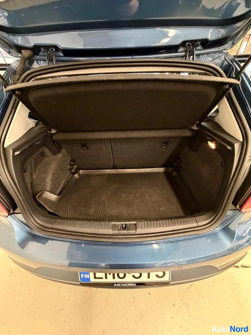 Sininen Volkswagen Polo 2016, tavaratila, kuva 14
