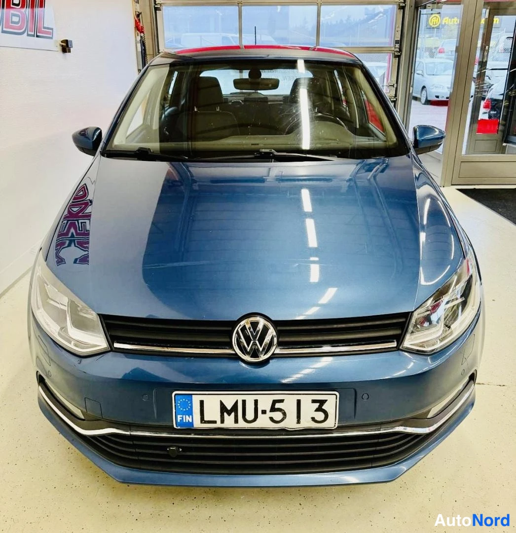 Sininen Volkswagen Polo 2016, edestä, kuva 3