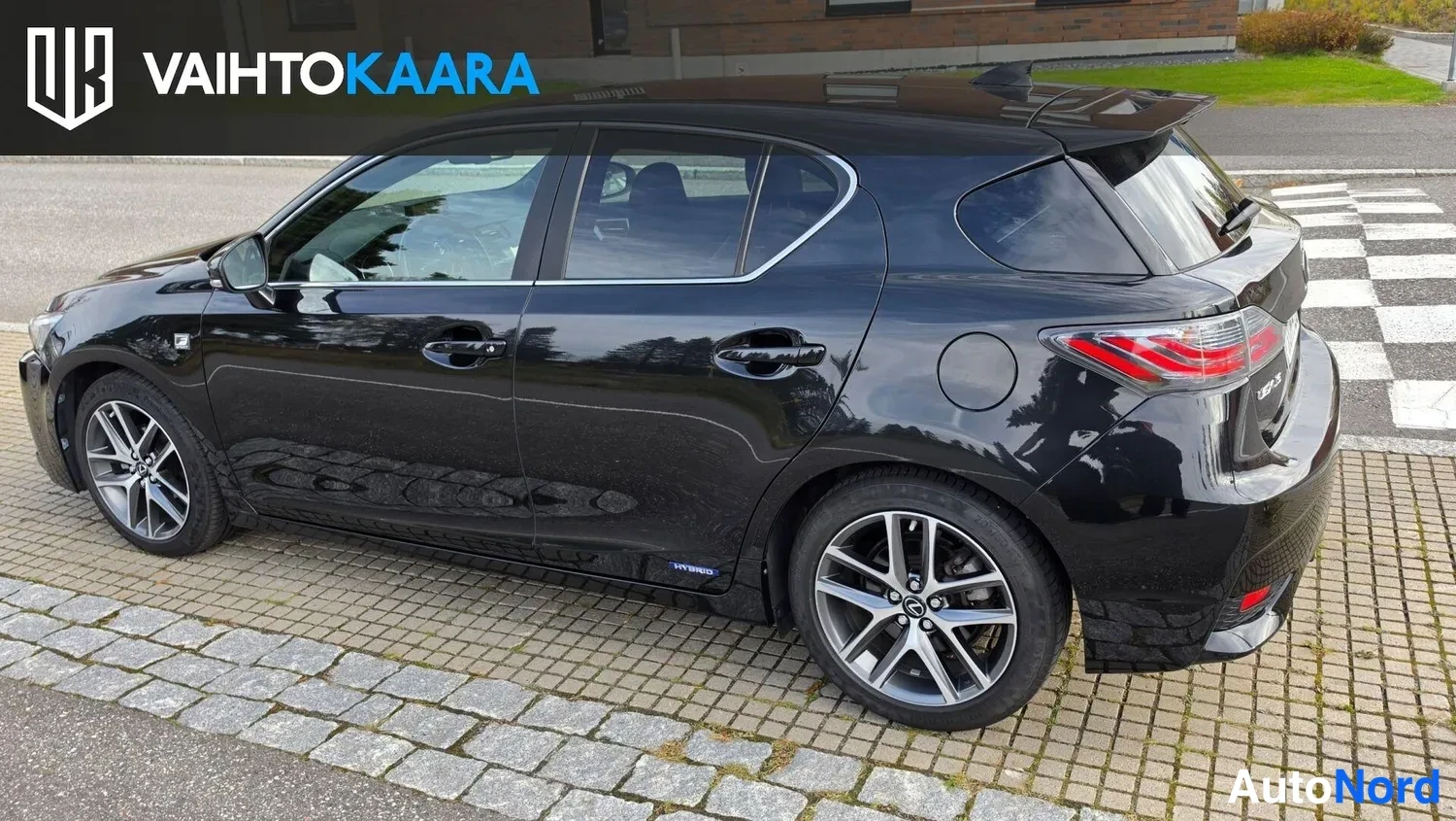 Musta Lexus CT 2017, takaviisto, kuva 3