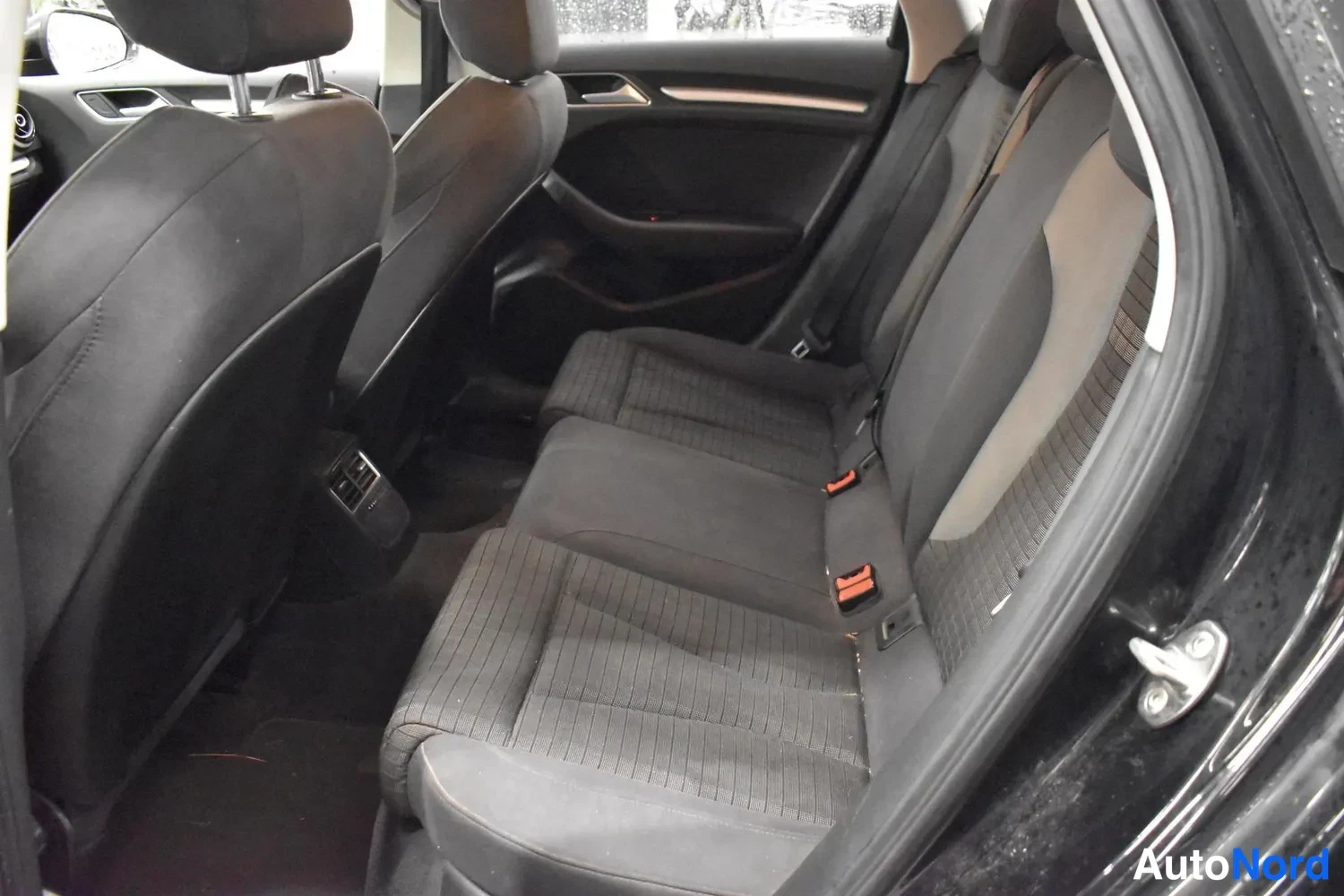 Musta Audi A3 Sportback 2014, takaistuimet, kuva 7