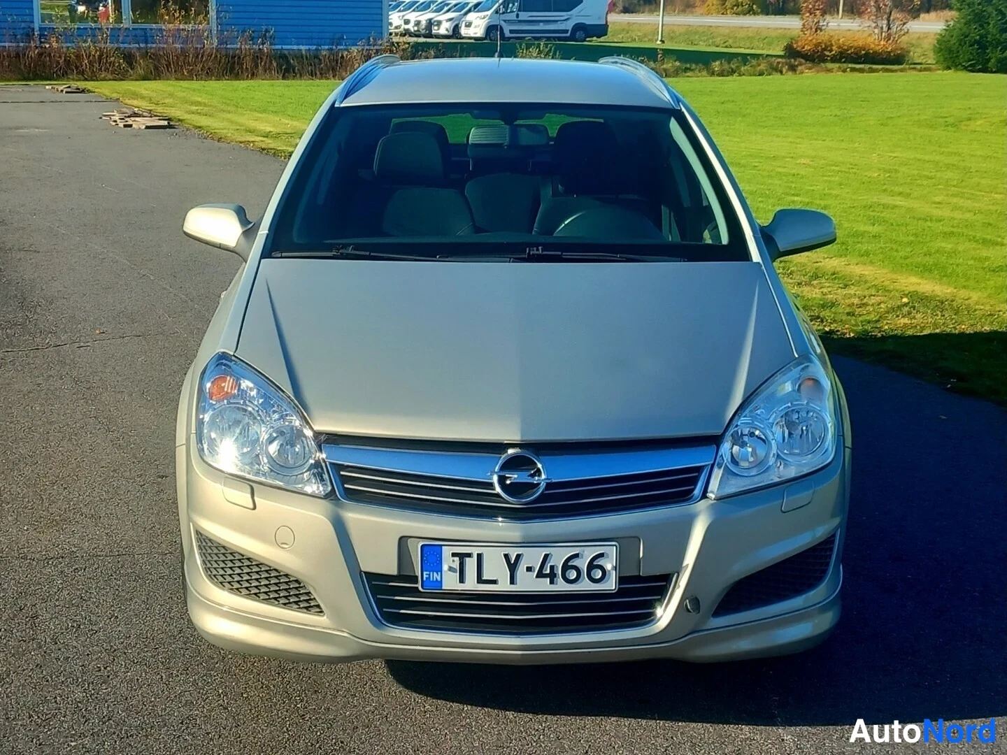 Beige Opel Astra OPC 2007, edestä, kuva 8