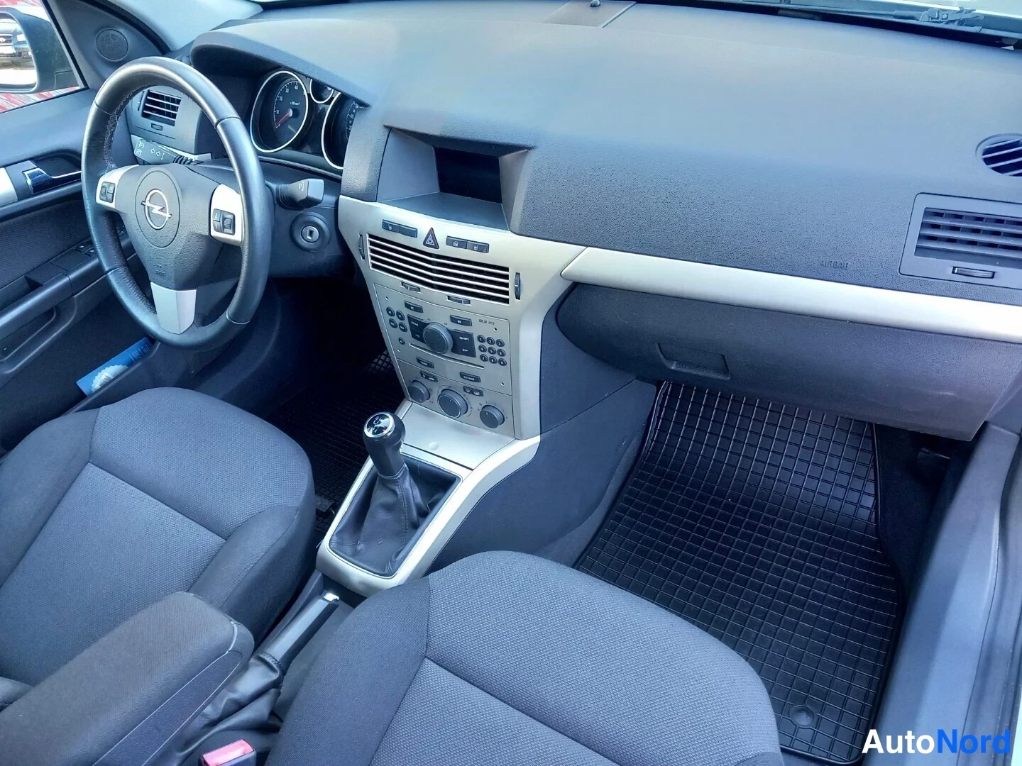Beige Opel Astra OPC 2007, ohjaamo, kuva 19