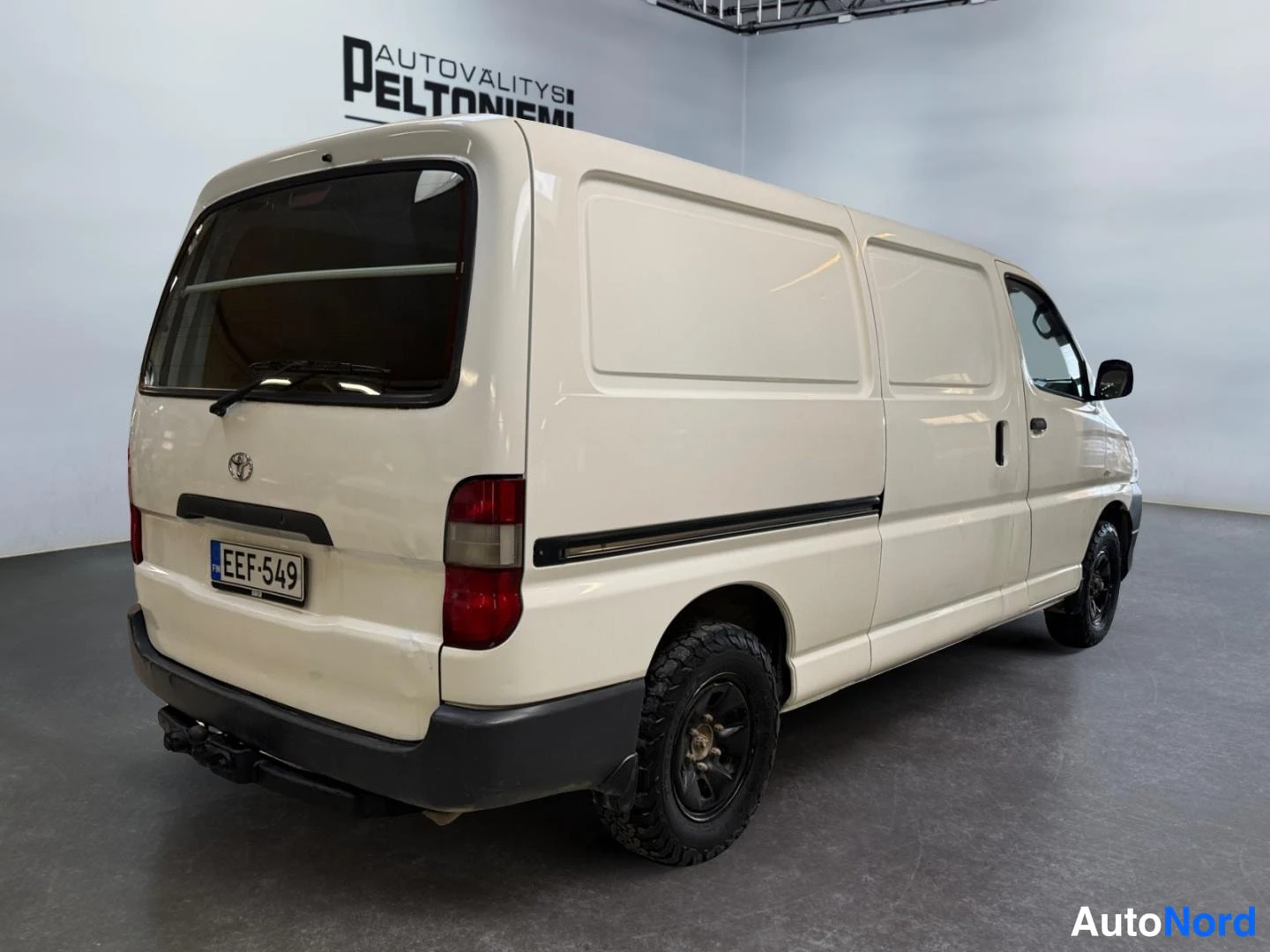 Valkoinen Toyota Hiace 2006, takaviisto, kuva 6