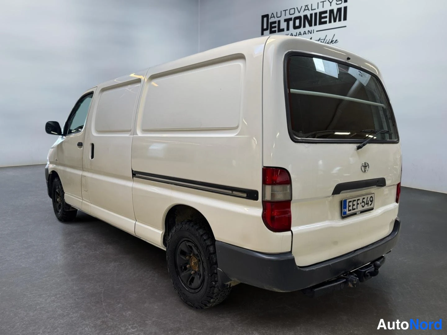 Valkoinen Toyota Hiace 2006, takaviisto, kuva 7