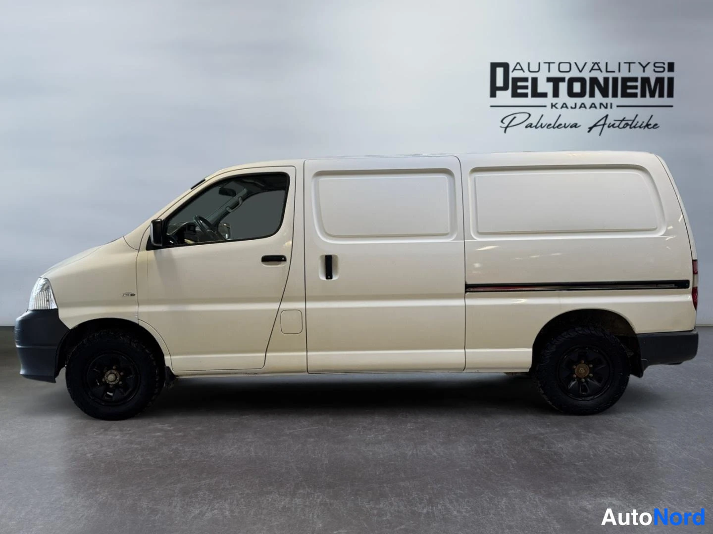 Valkoinen Toyota Hiace 2006, sivulta, kuva 5